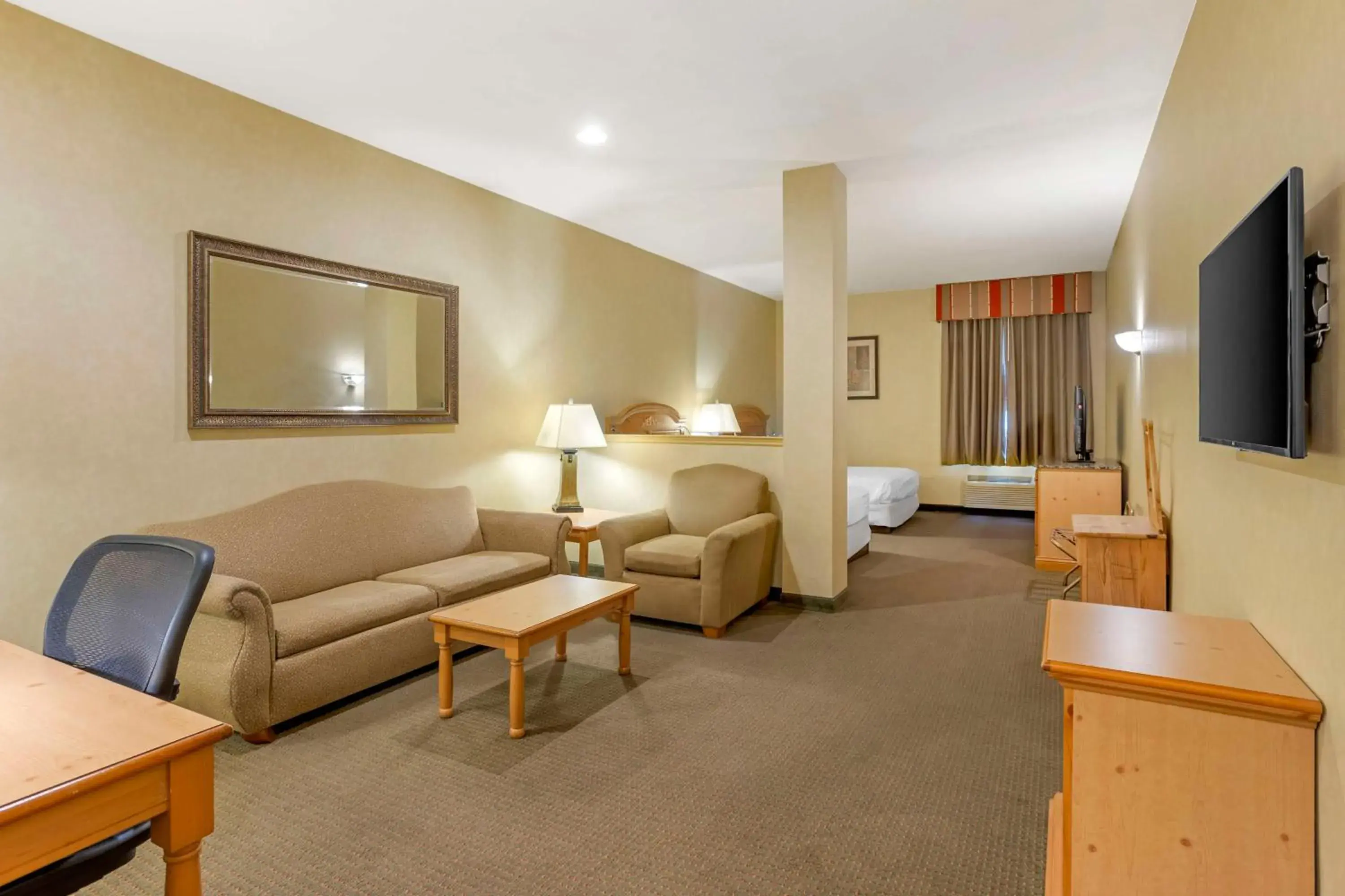 Queen Suite with Two Queen Beds - Sofa Bed/Non-Smoking in Best Western PLUS Revere Inn & Suites Queen Suite with Two Queen Beds - Sofa Bed/Non-Smoking in Best Western PLUS Revere Inn & Suites