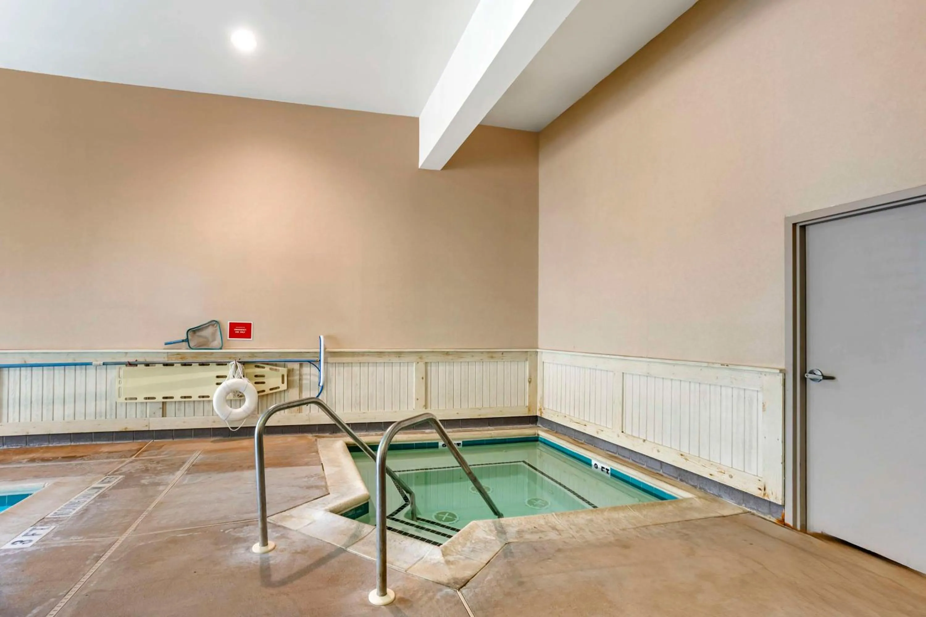 Pool view in Best Western PLUS Revere Inn & Suites