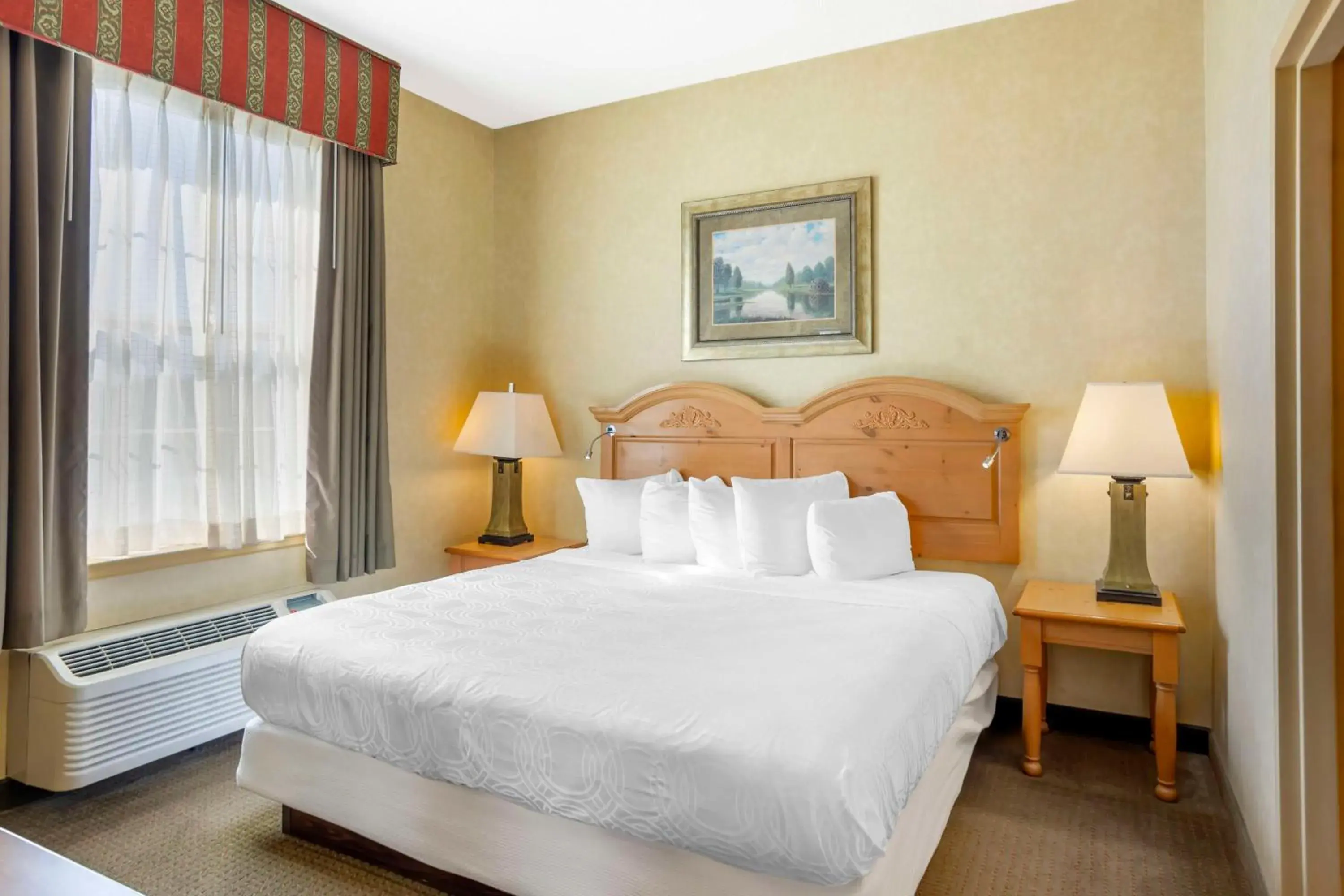 Photo of the whole room, Bed in Best Western PLUS Revere Inn & Suites Photo of the whole room, Bed in Best Western PLUS Revere Inn & Suites