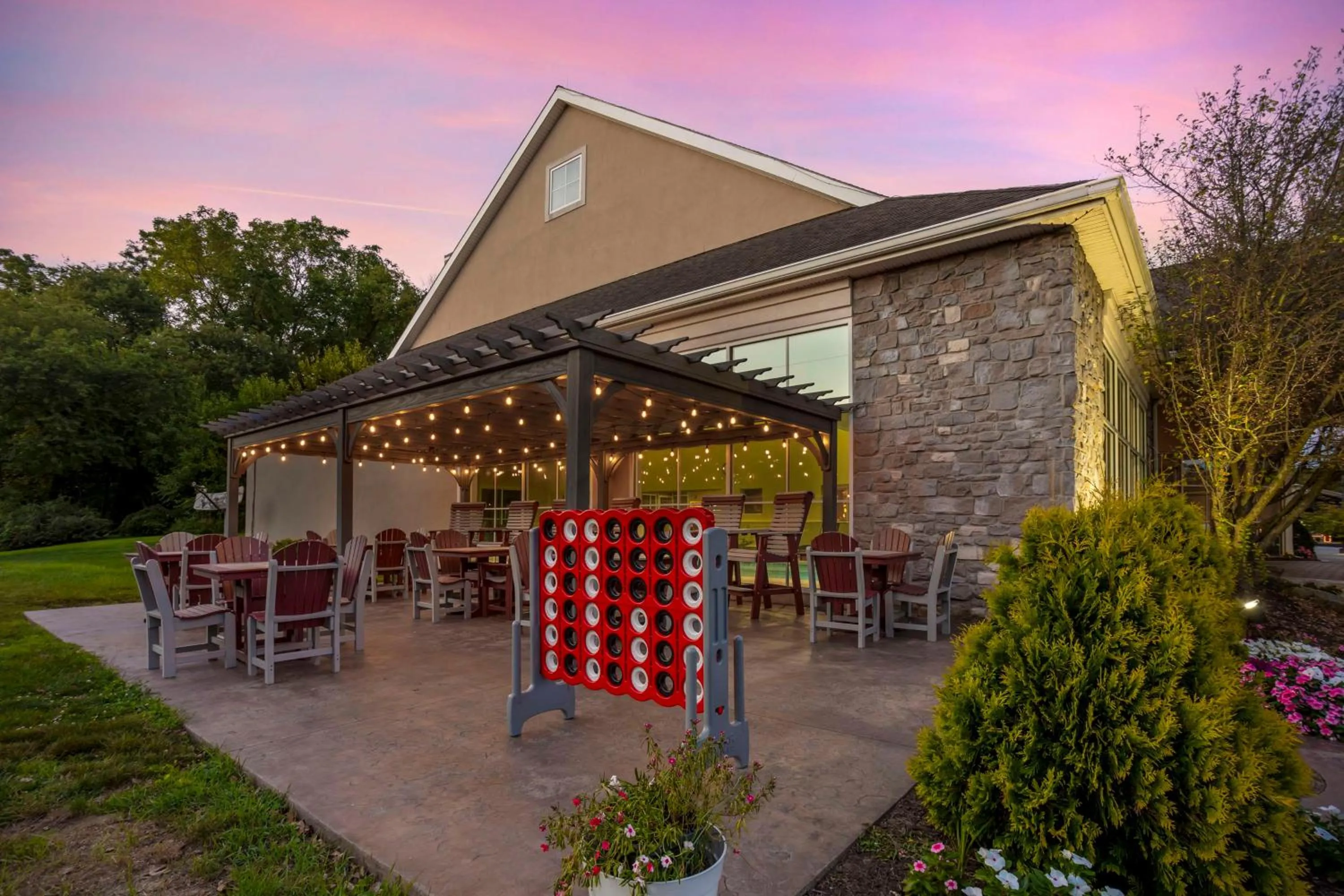 Property building in Best Western PLUS Revere Inn & Suites