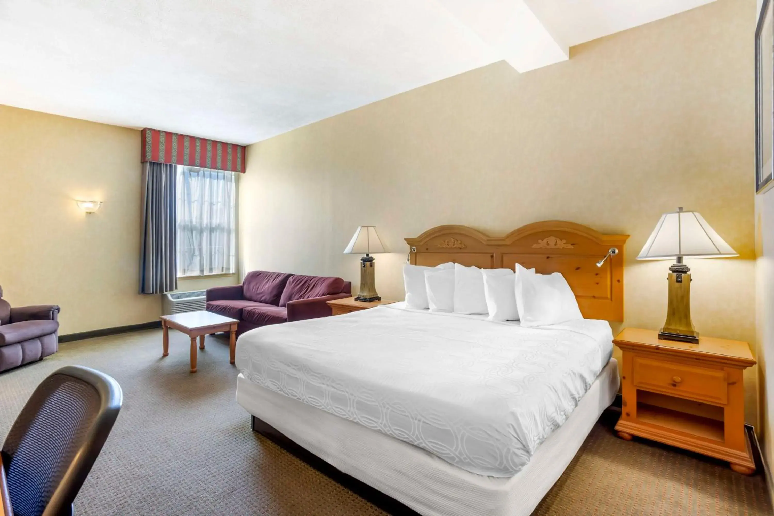 Bedroom, Bed in Best Western PLUS Revere Inn & Suites Bedroom, Bed in Best Western PLUS Revere Inn & Suites