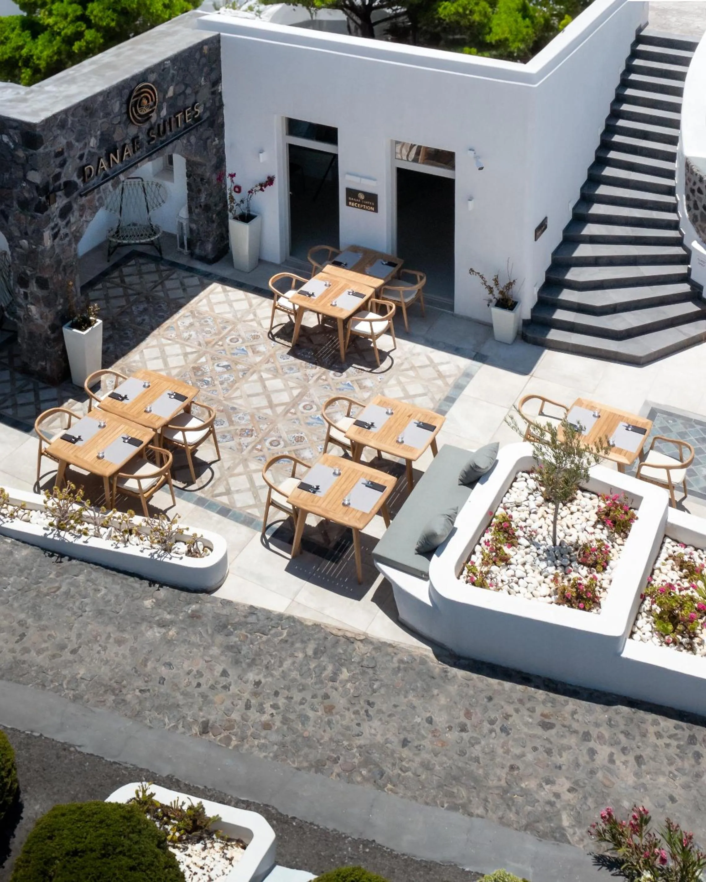 Restaurant/places to eat in Danae Suites Santorini