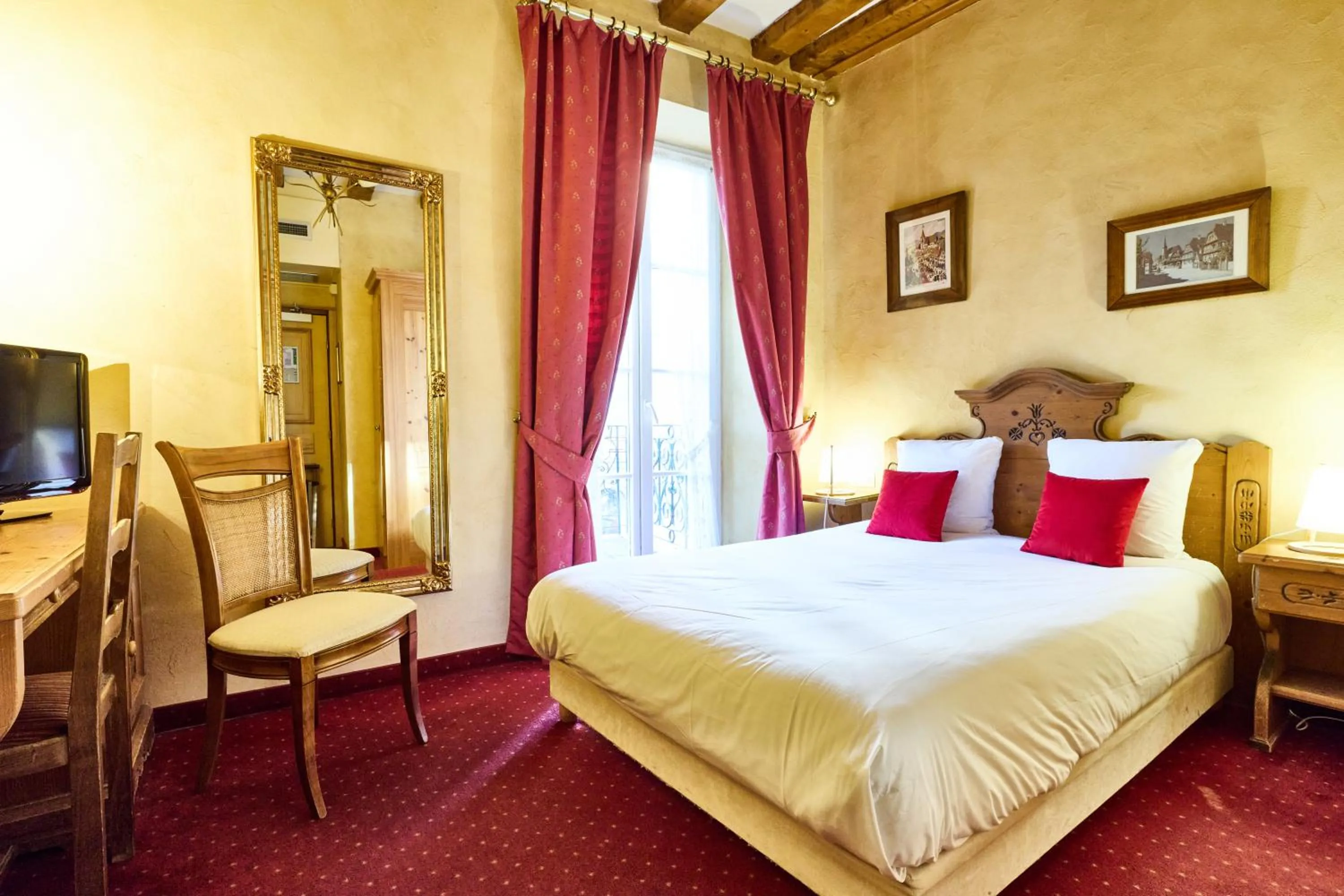 Bed in Hotel Saint-Martin