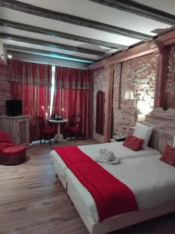 Bedroom, Bed in Hotel Saint-Martin Bedroom, Bed in Hotel Saint-Martin