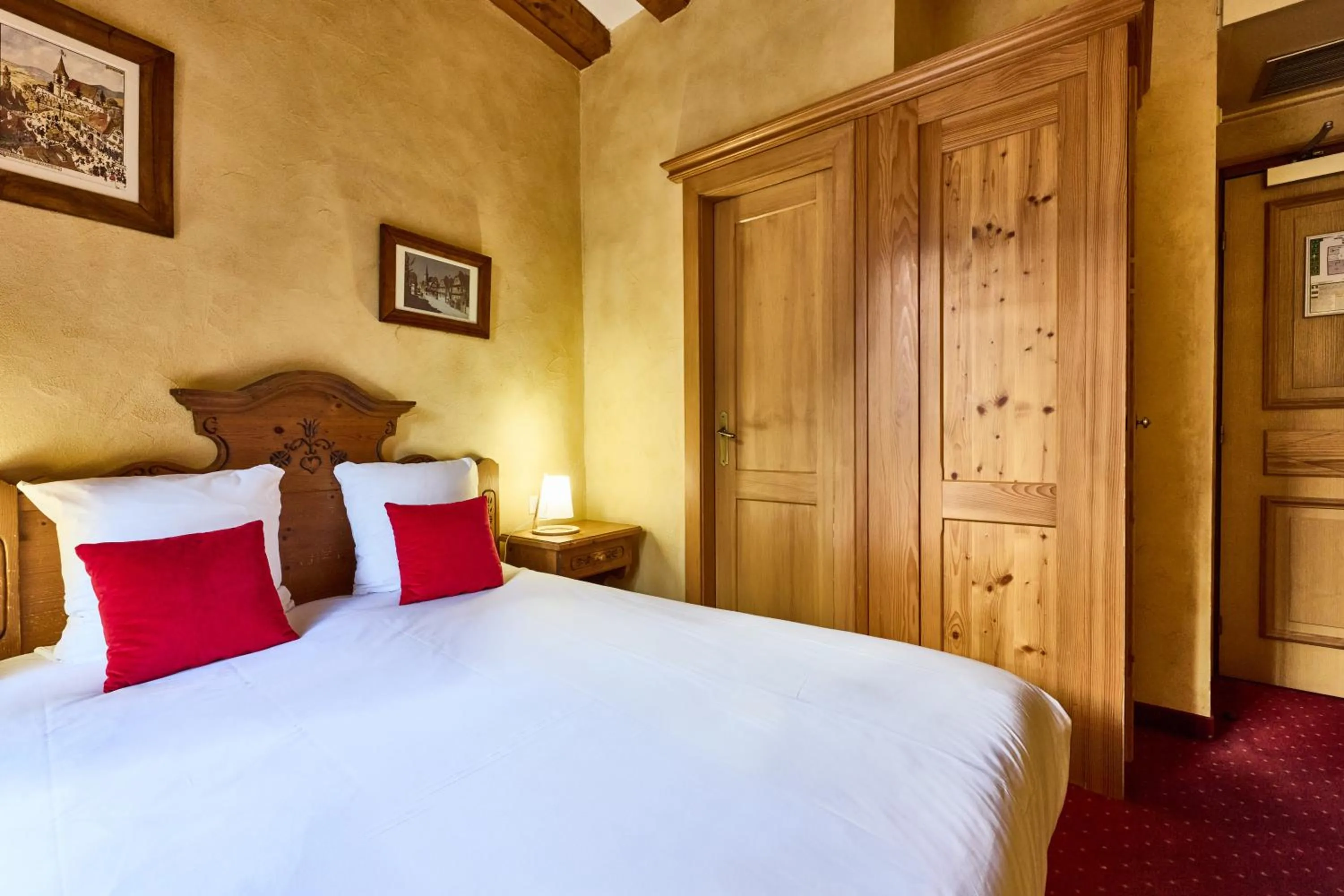 Bed in Hotel Saint-Martin