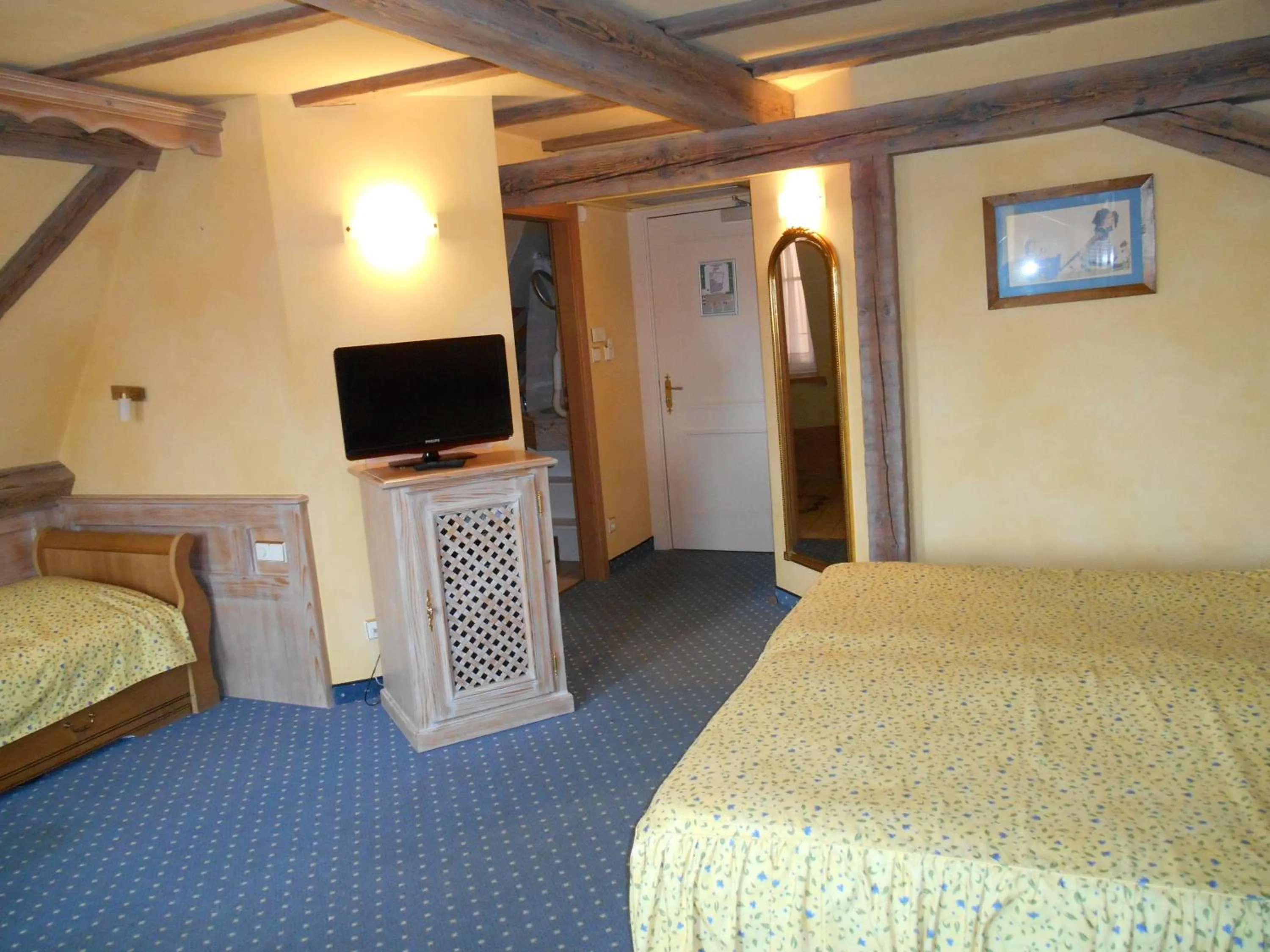 Photo of the whole room, Bed in Hotel Saint-Martin