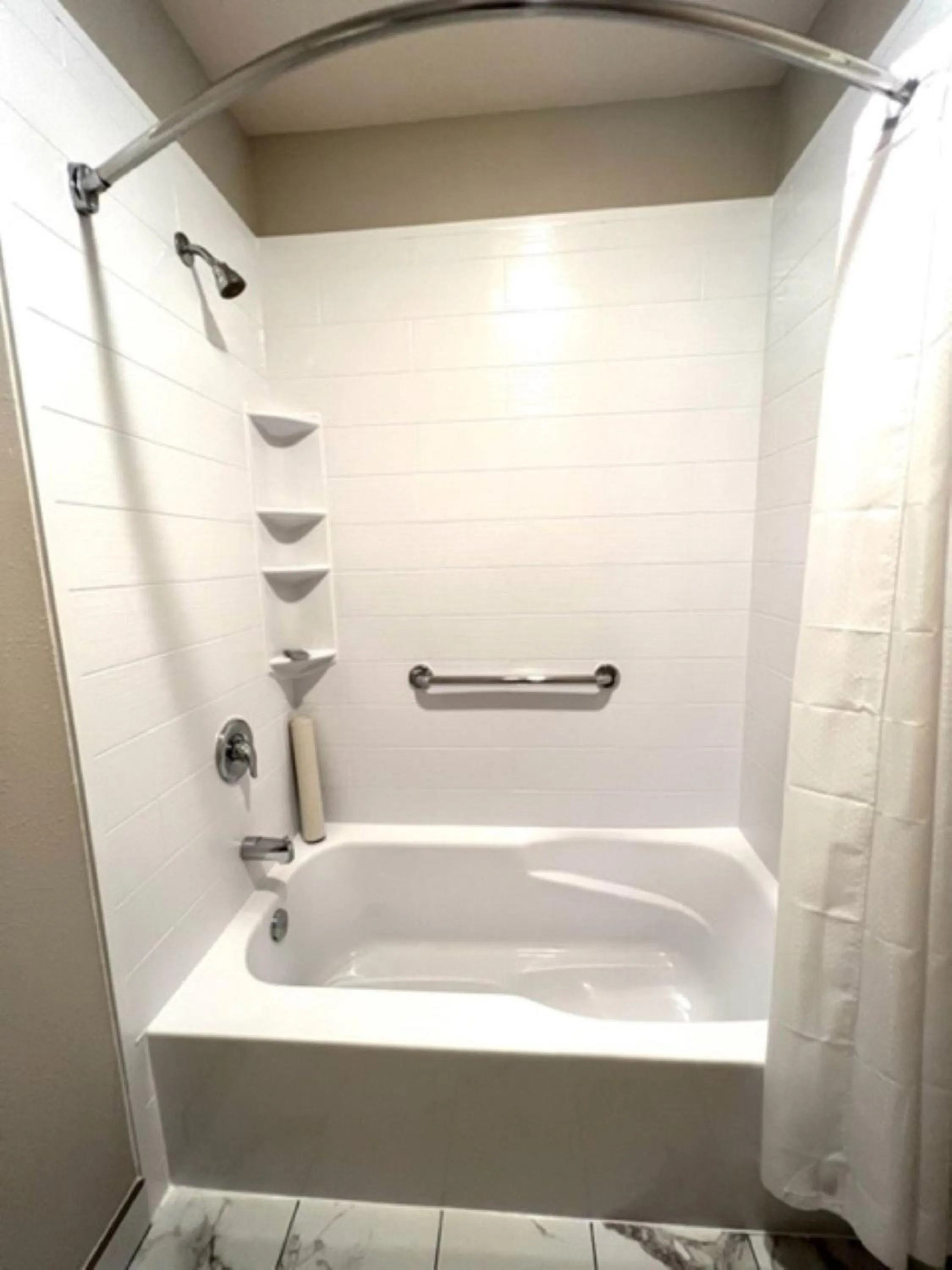 Bathroom in Lighthouse Suites Inn