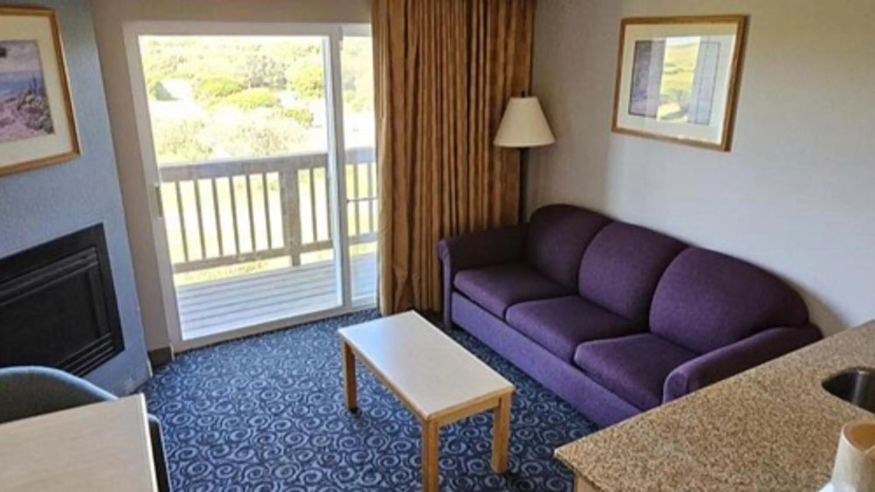 Living room in Lighthouse Suites Inn