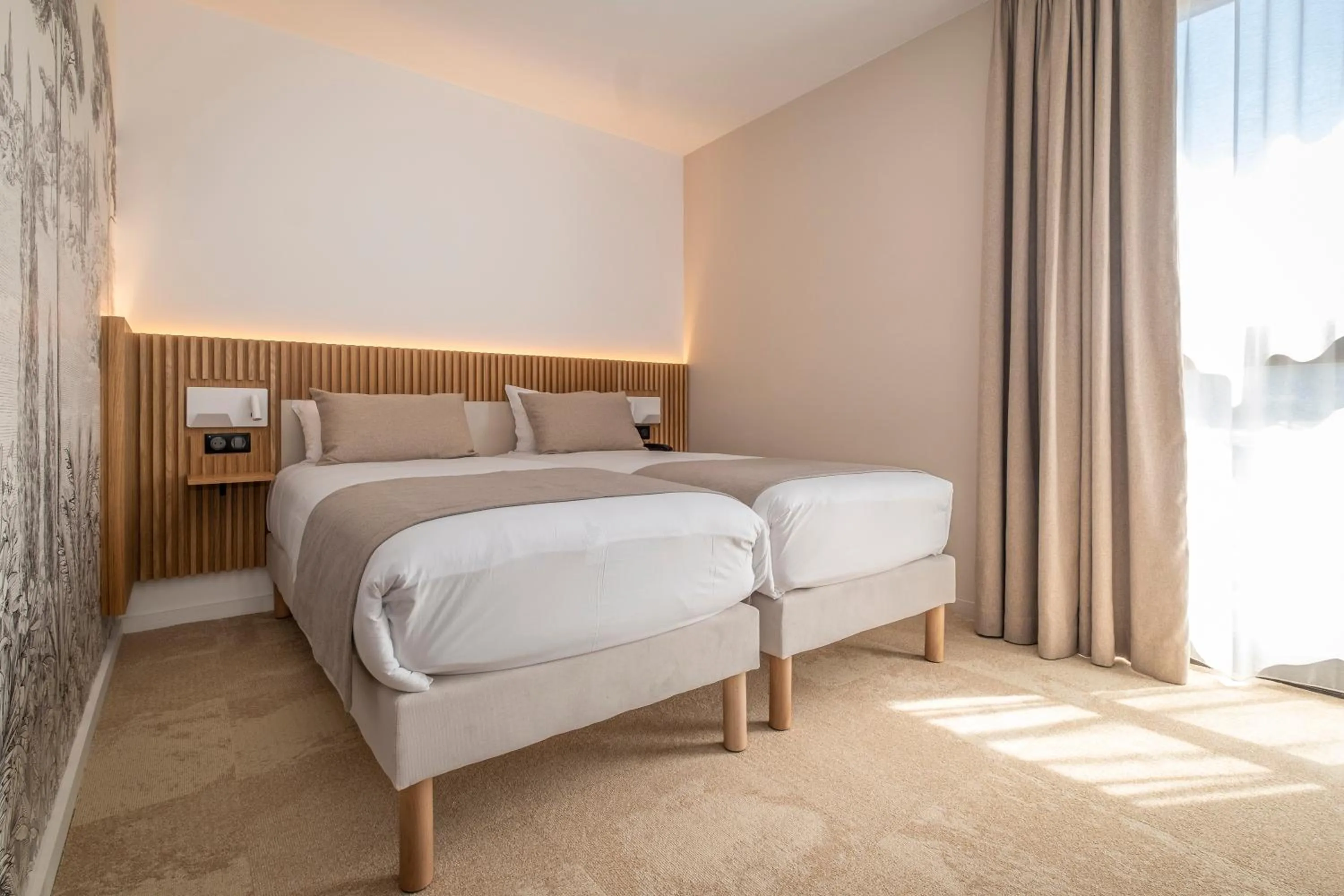 Bed in Hôtel Le Relais des Brasseurs - Aubagne