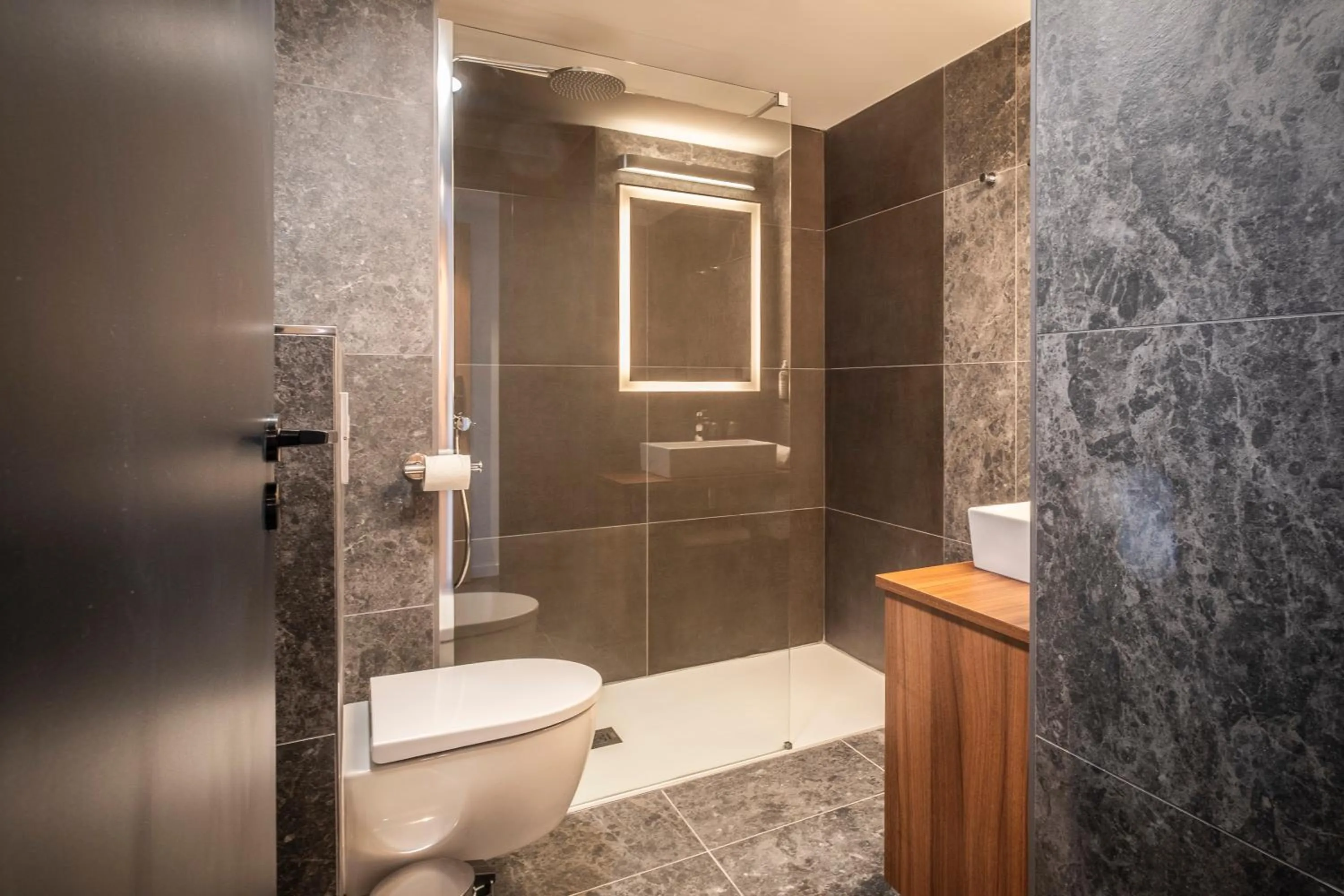 Shower in Hôtel Le Relais des Brasseurs - Aubagne