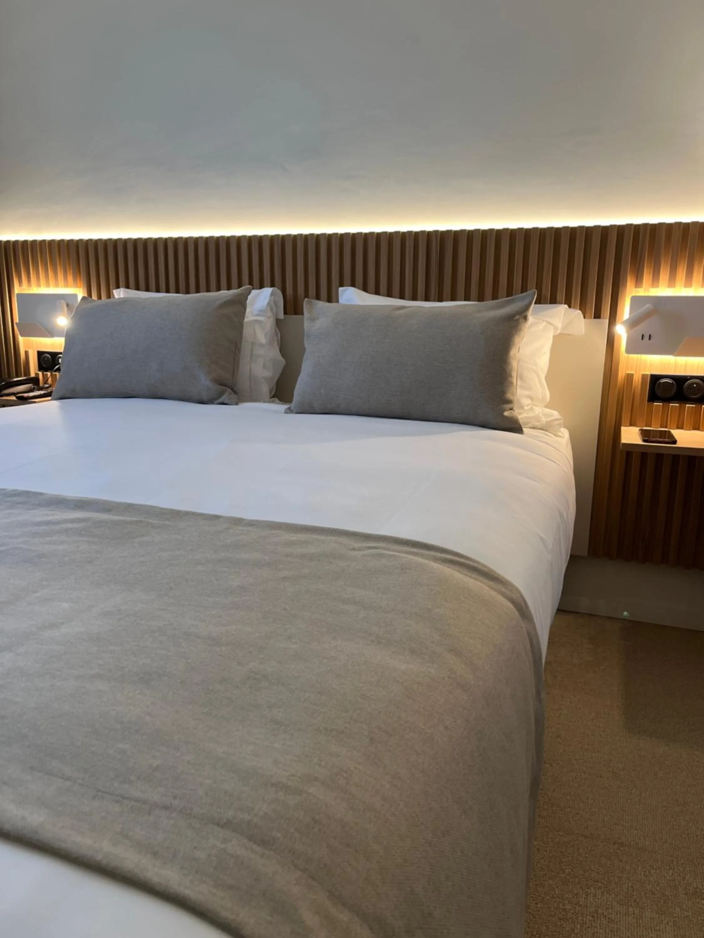 Bed in Hôtel Le Relais des Brasseurs - Aubagne