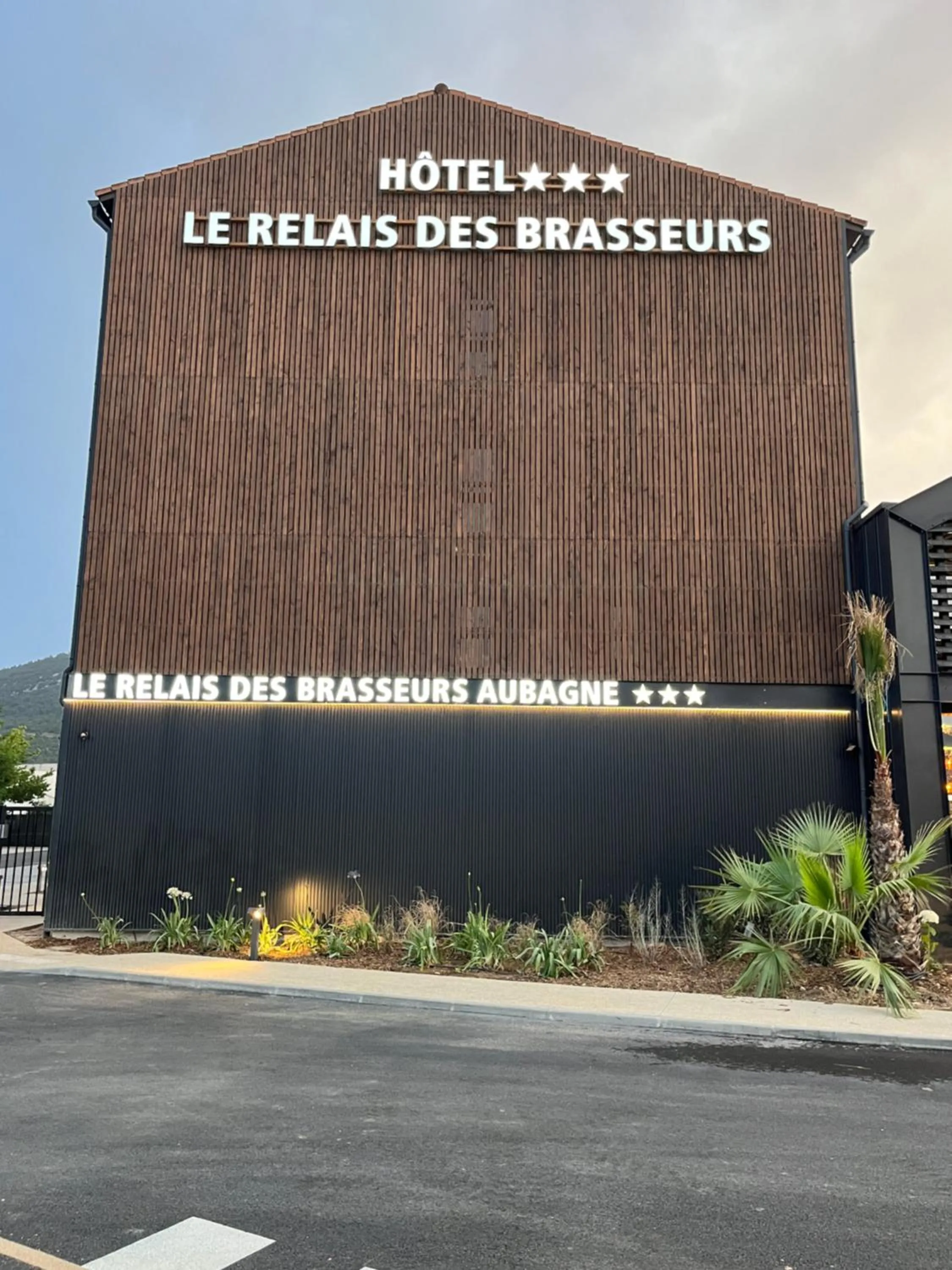Property logo or sign in Hôtel Le Relais des Brasseurs - Aubagne