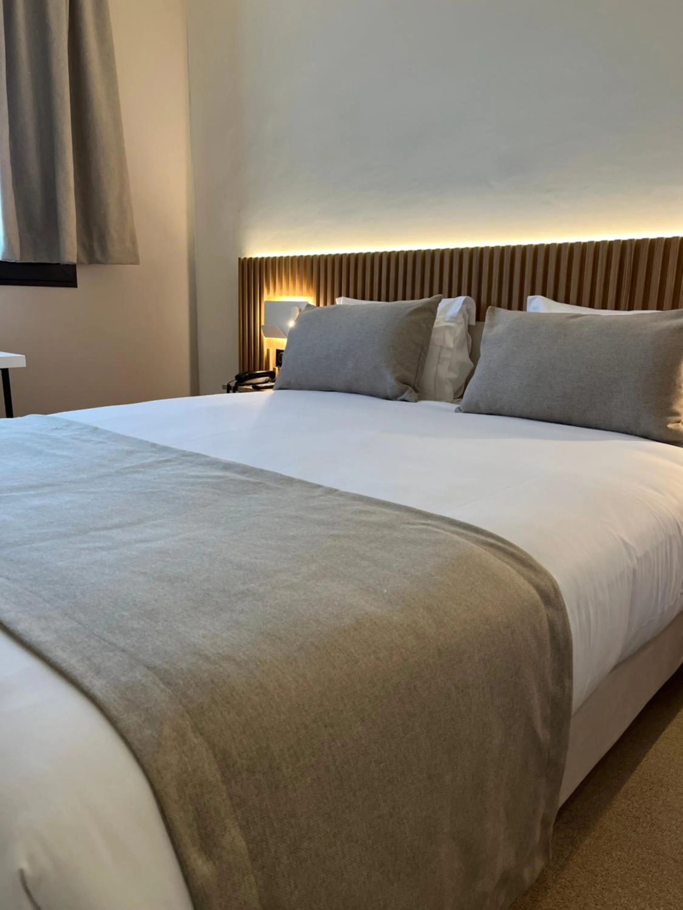 Bed in Hôtel Le Relais des Brasseurs - Aubagne