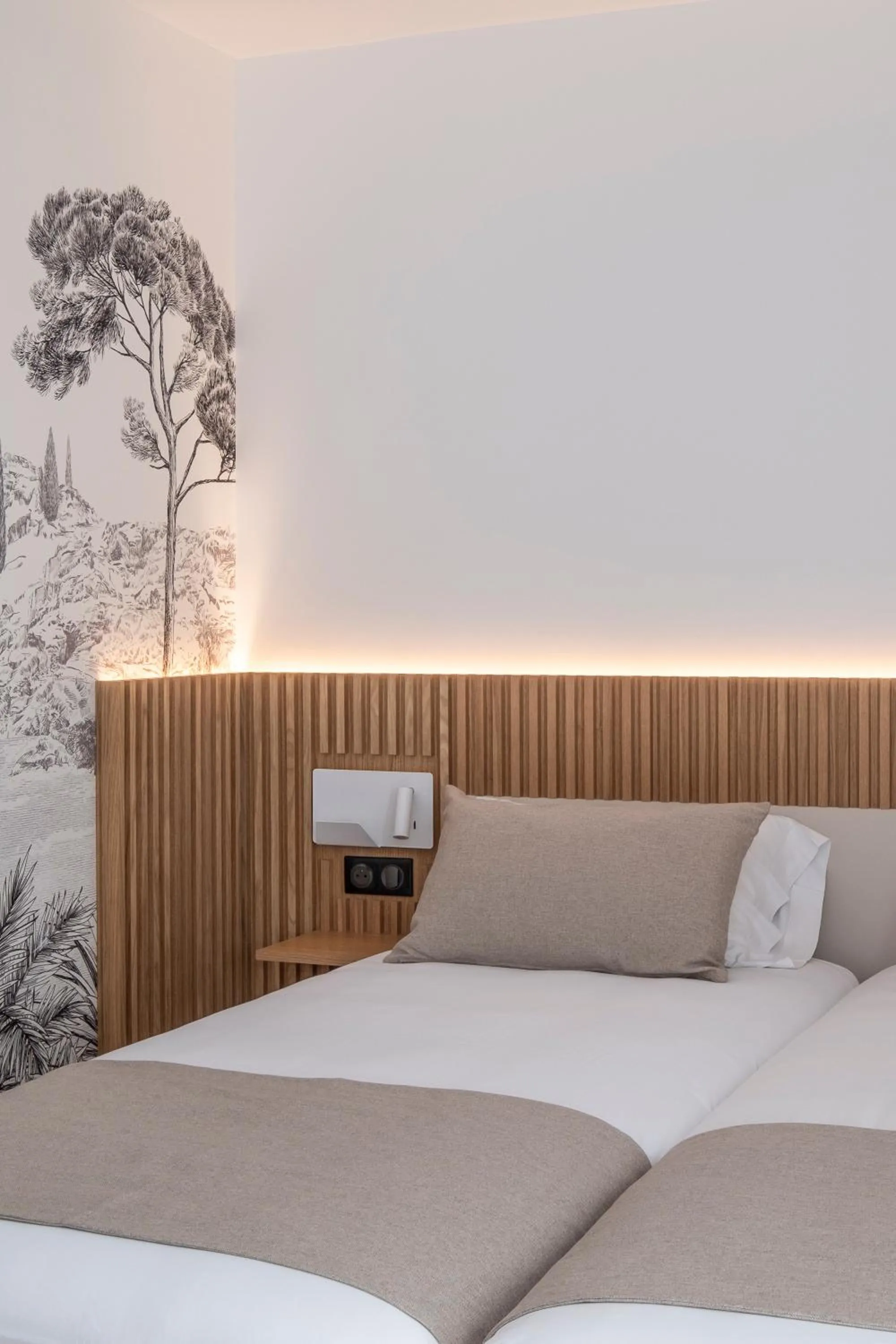 Bed in Hôtel Le Relais des Brasseurs - Aubagne