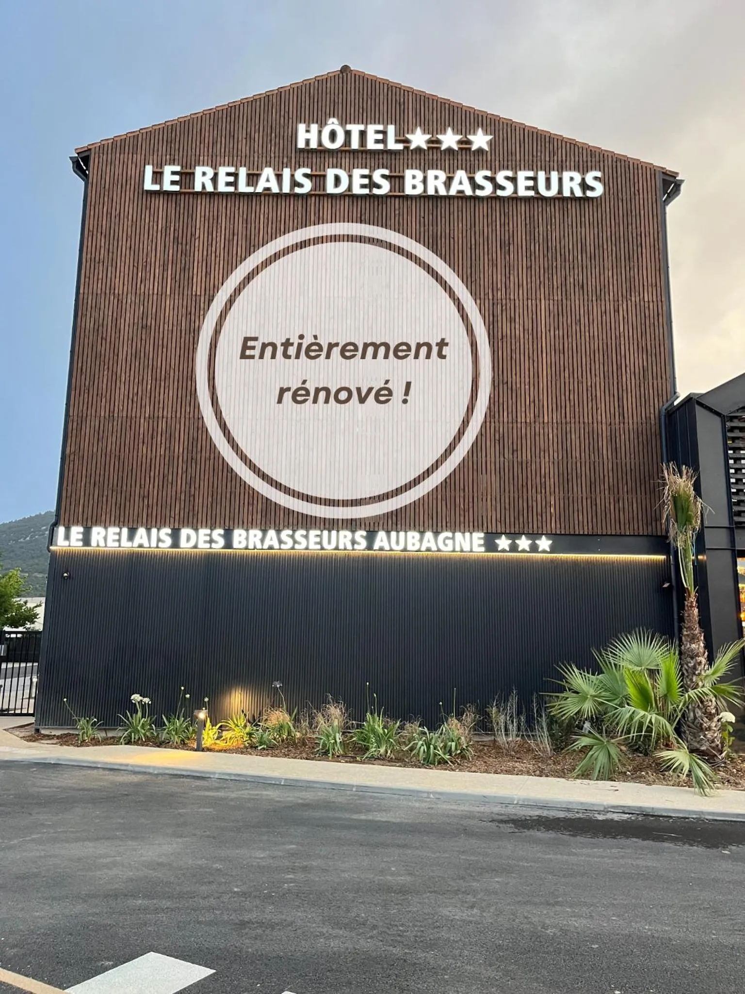Property logo or sign in Hôtel Le Relais des Brasseurs - Aubagne