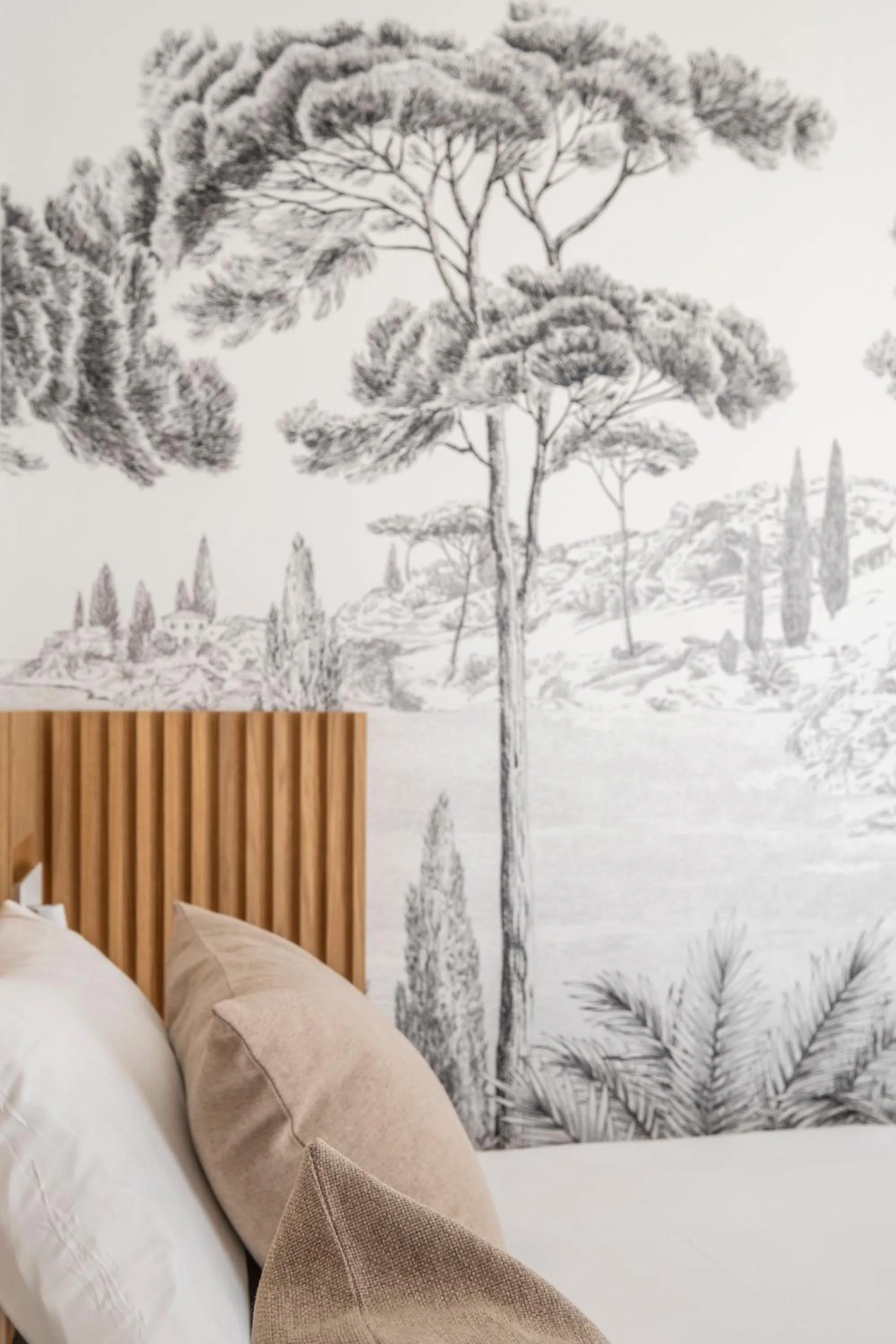 Decorative detail, Bed in Hôtel Le Relais des Brasseurs - Aubagne