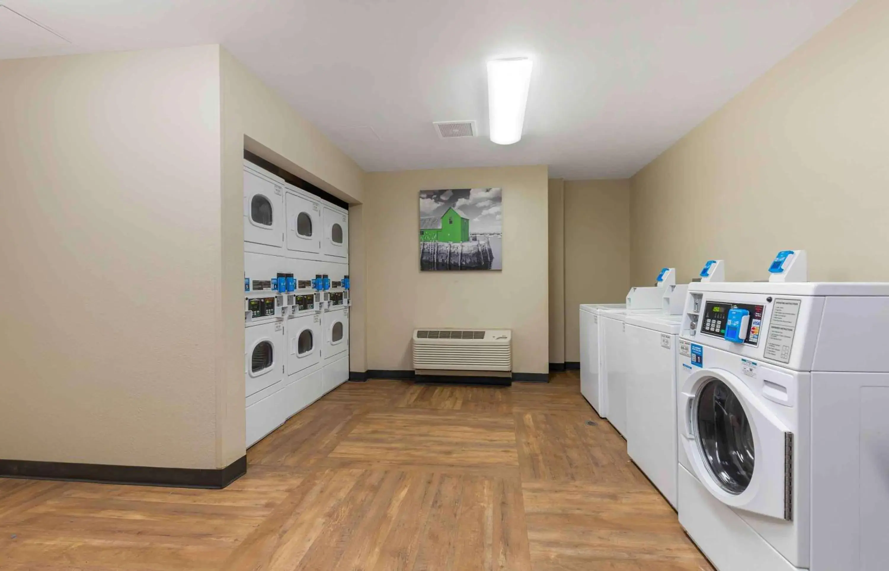 Property building in Extended Stay America Suites - Washington, DC - Centreville - Manassas Property building in Extended Stay America Suites - Washington, DC - Centreville - Manassas