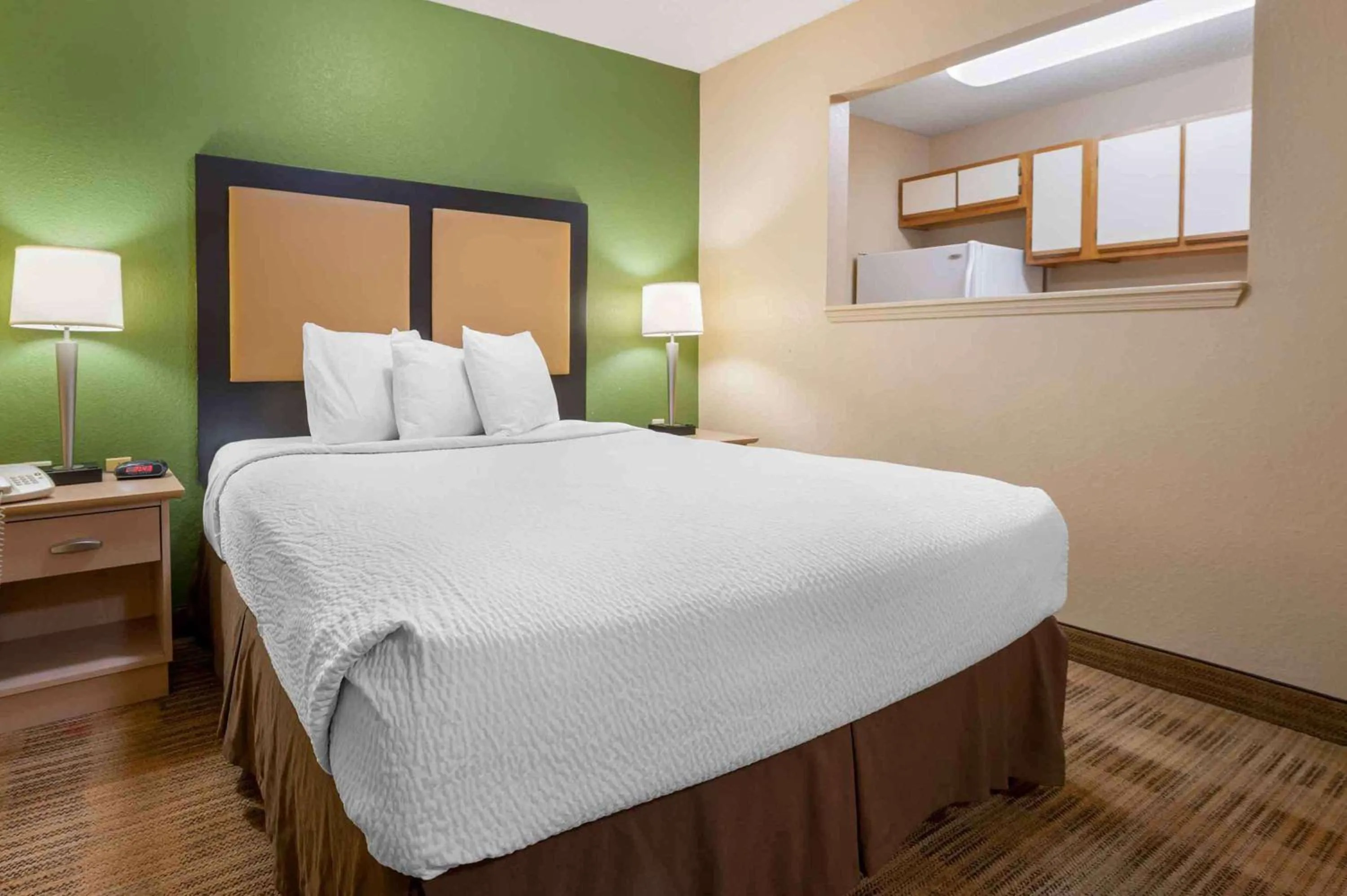 Bedroom, Bed in Extended Stay America Select Suites - Columbia - Gateway Drive