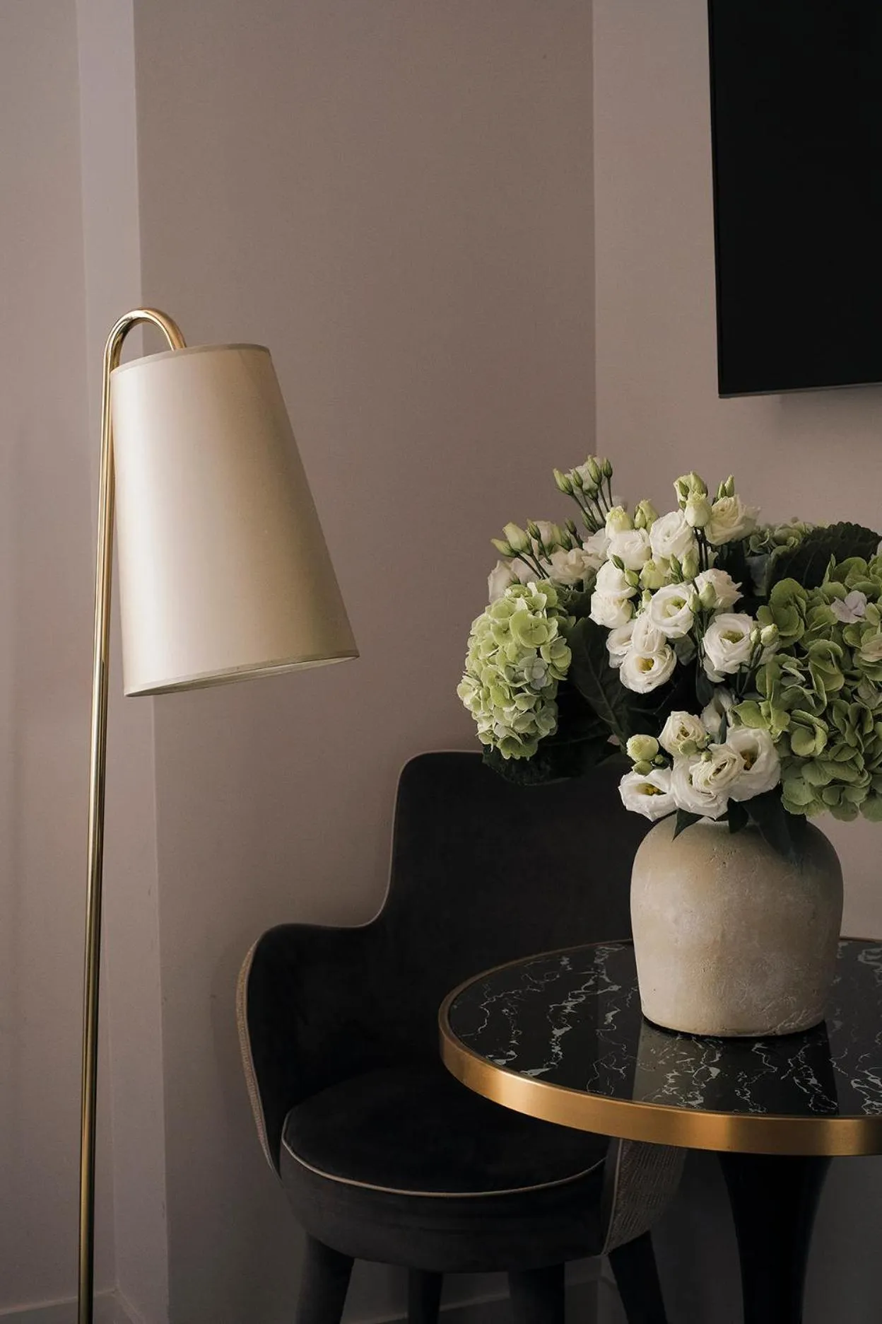 Decorative detail in Rayz Eiffel