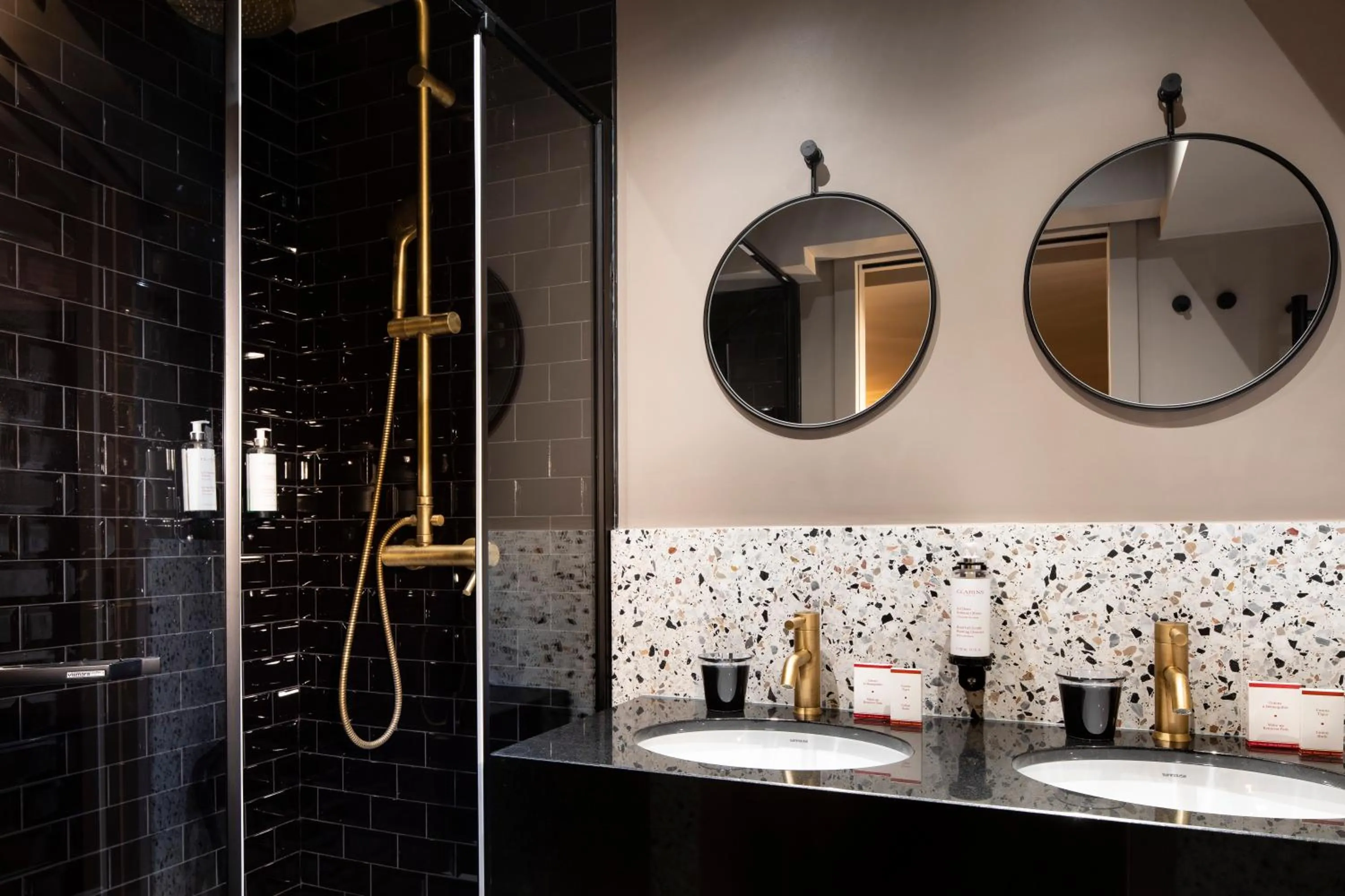 Bathroom in Rayz Eiffel