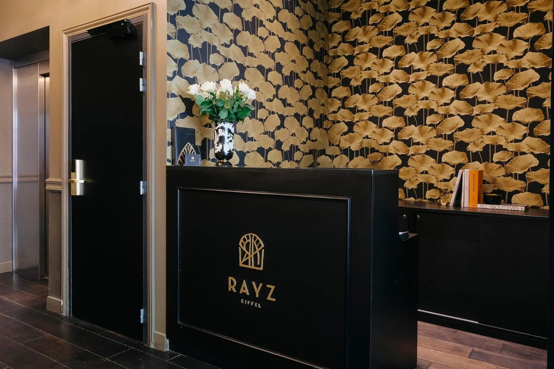 Lobby or reception in Rayz Eiffel