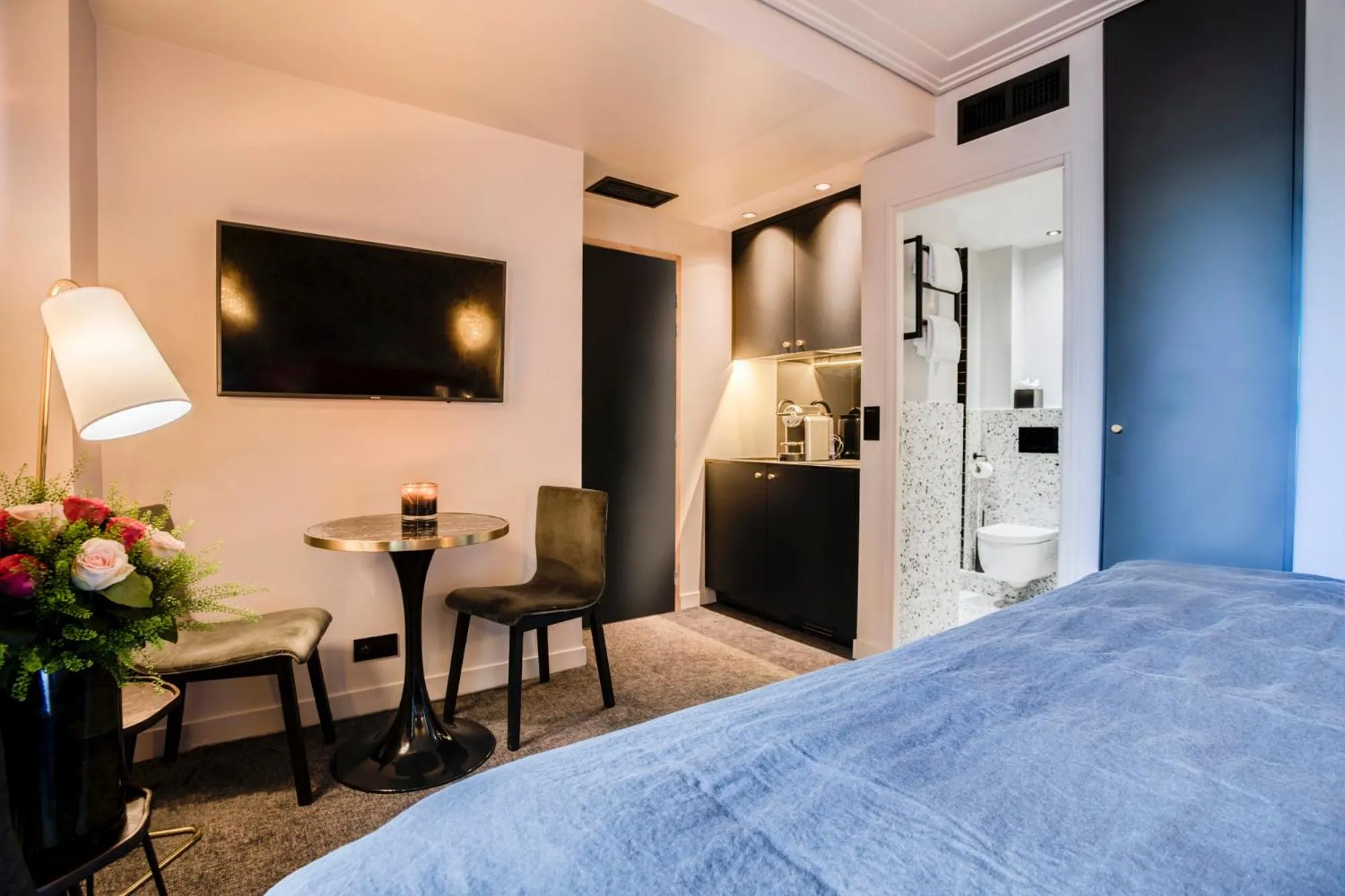 Bedroom, Bed in Rayz Eiffel