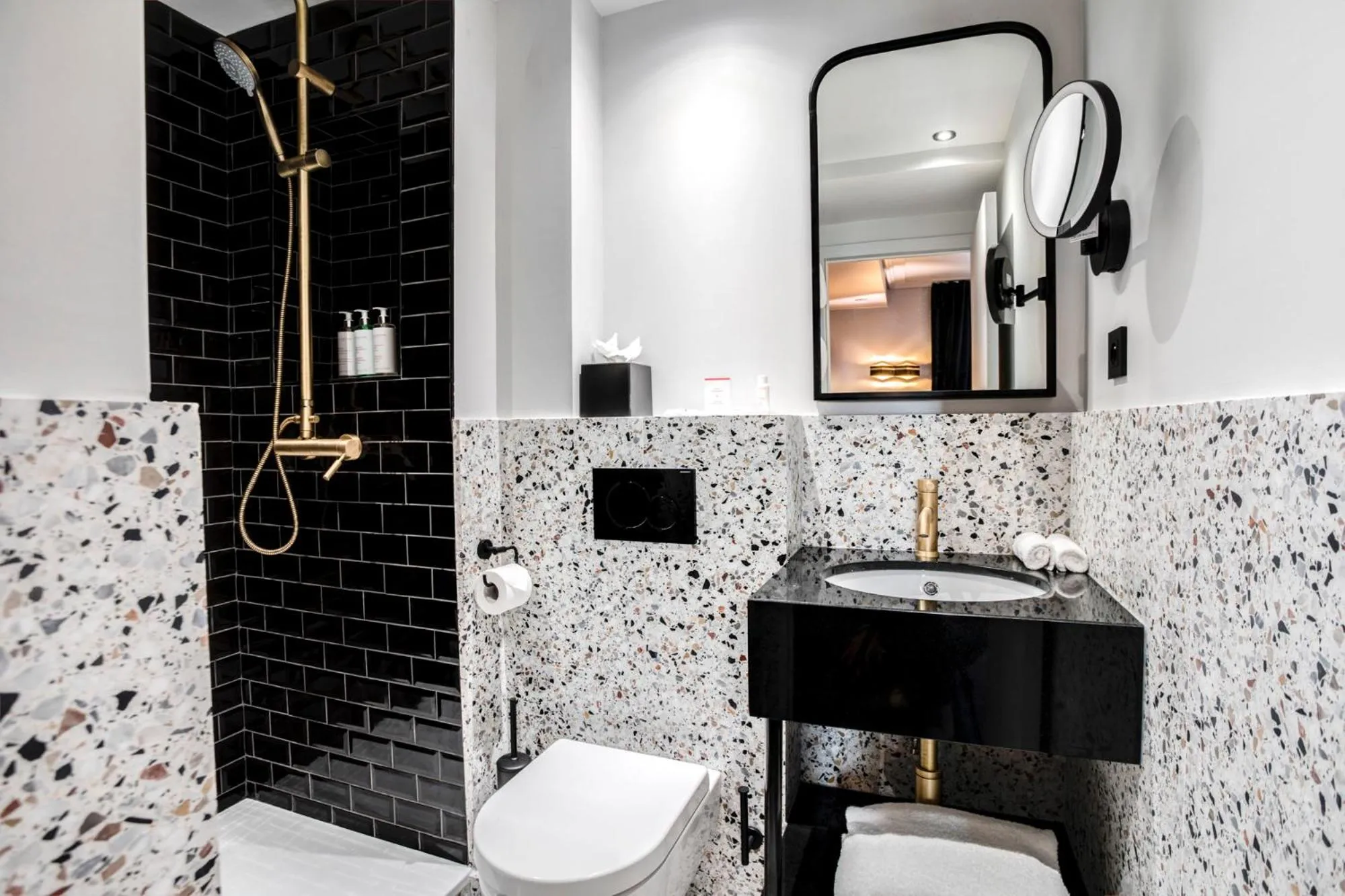 Bathroom in Rayz Eiffel