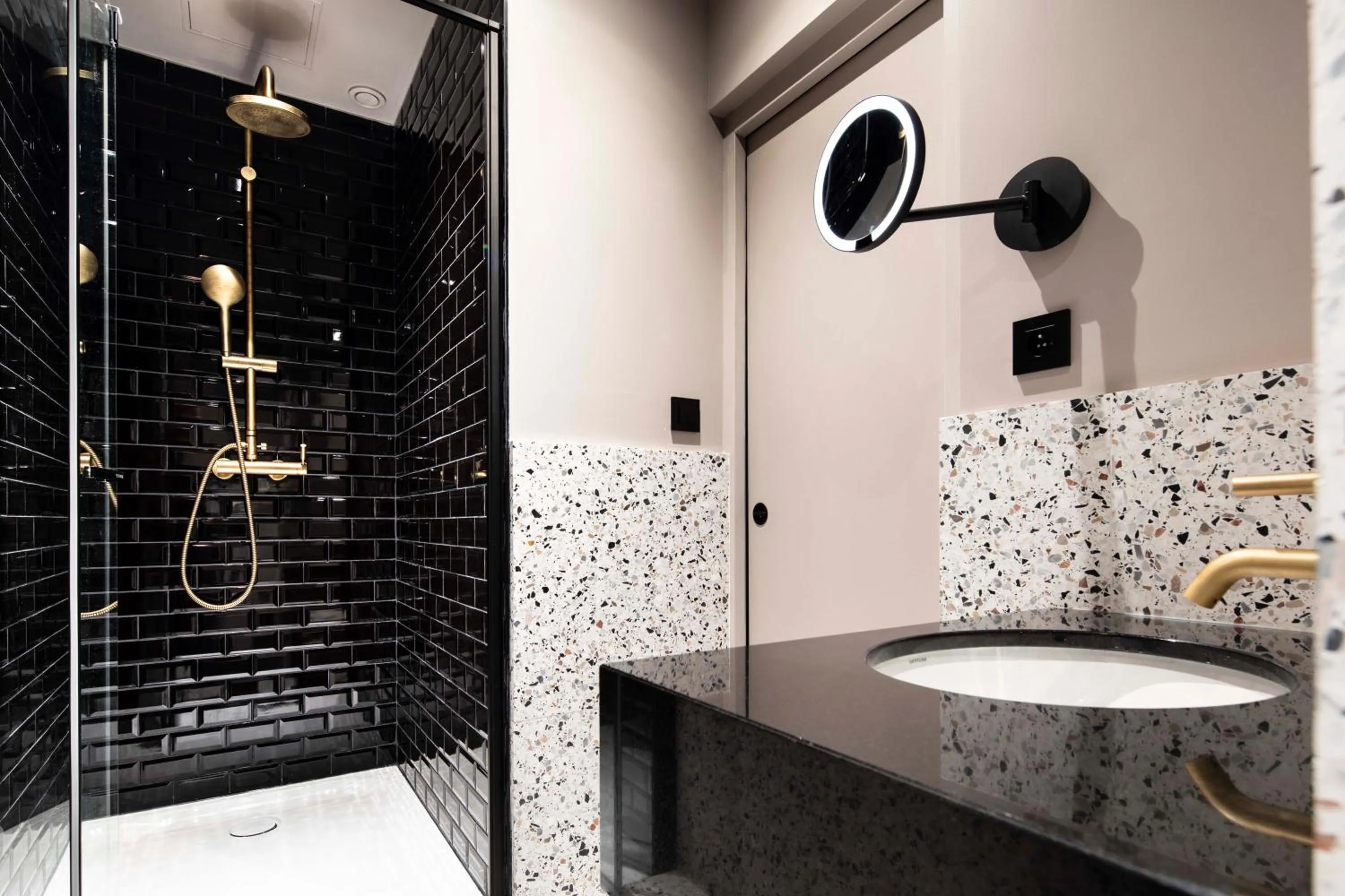 Bathroom in Rayz Eiffel