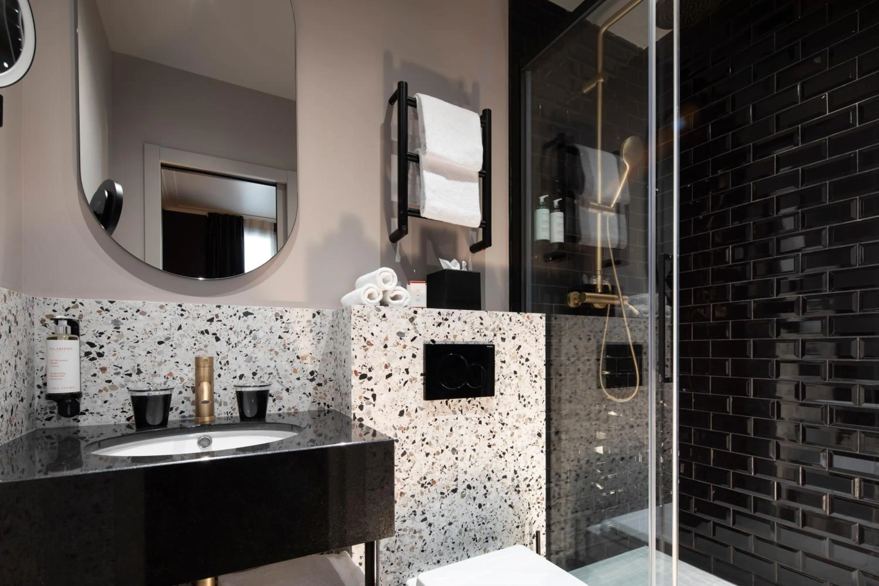 Bathroom in Rayz Eiffel