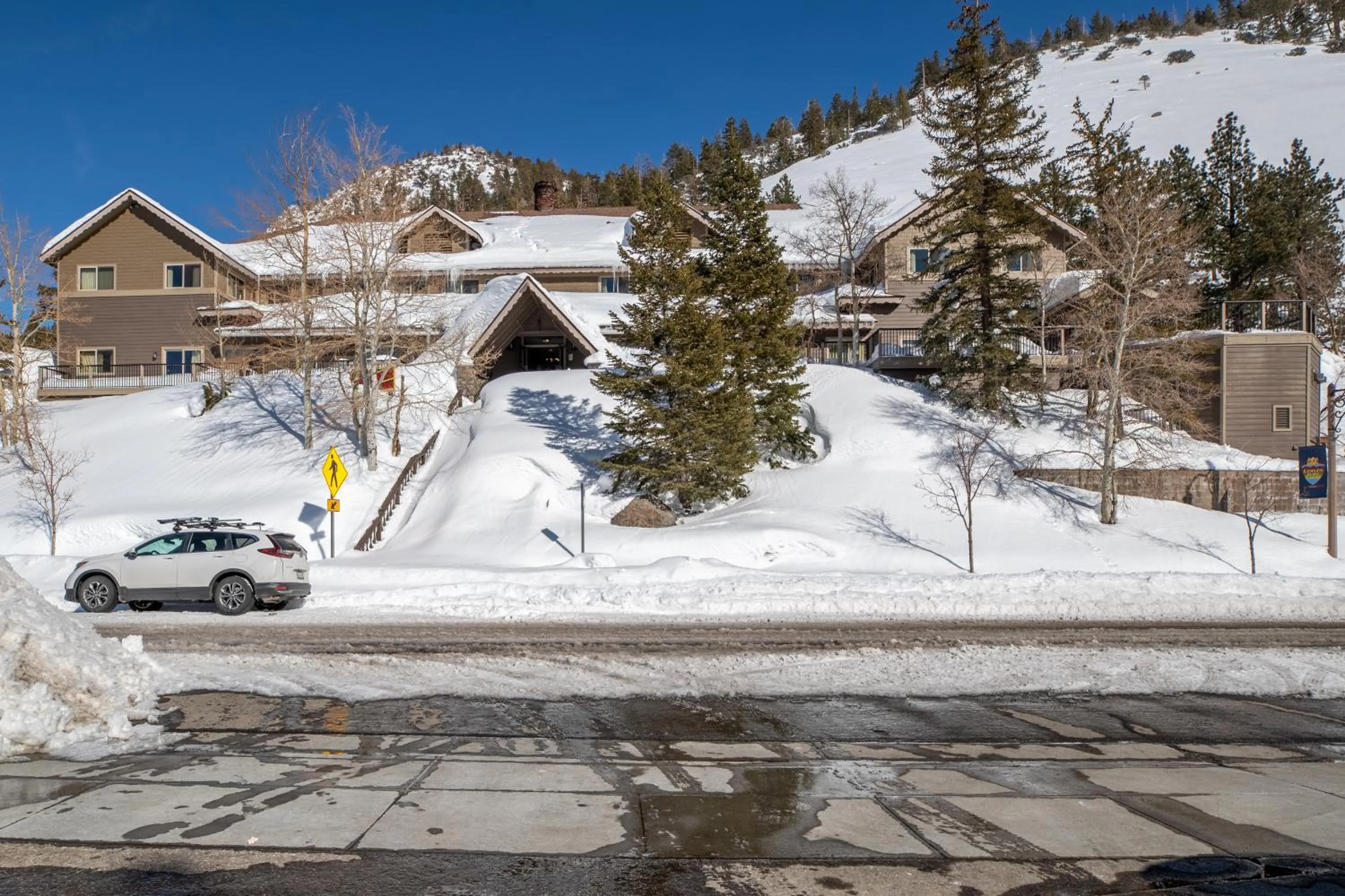 Property building in Heidelberg Inn & Resort