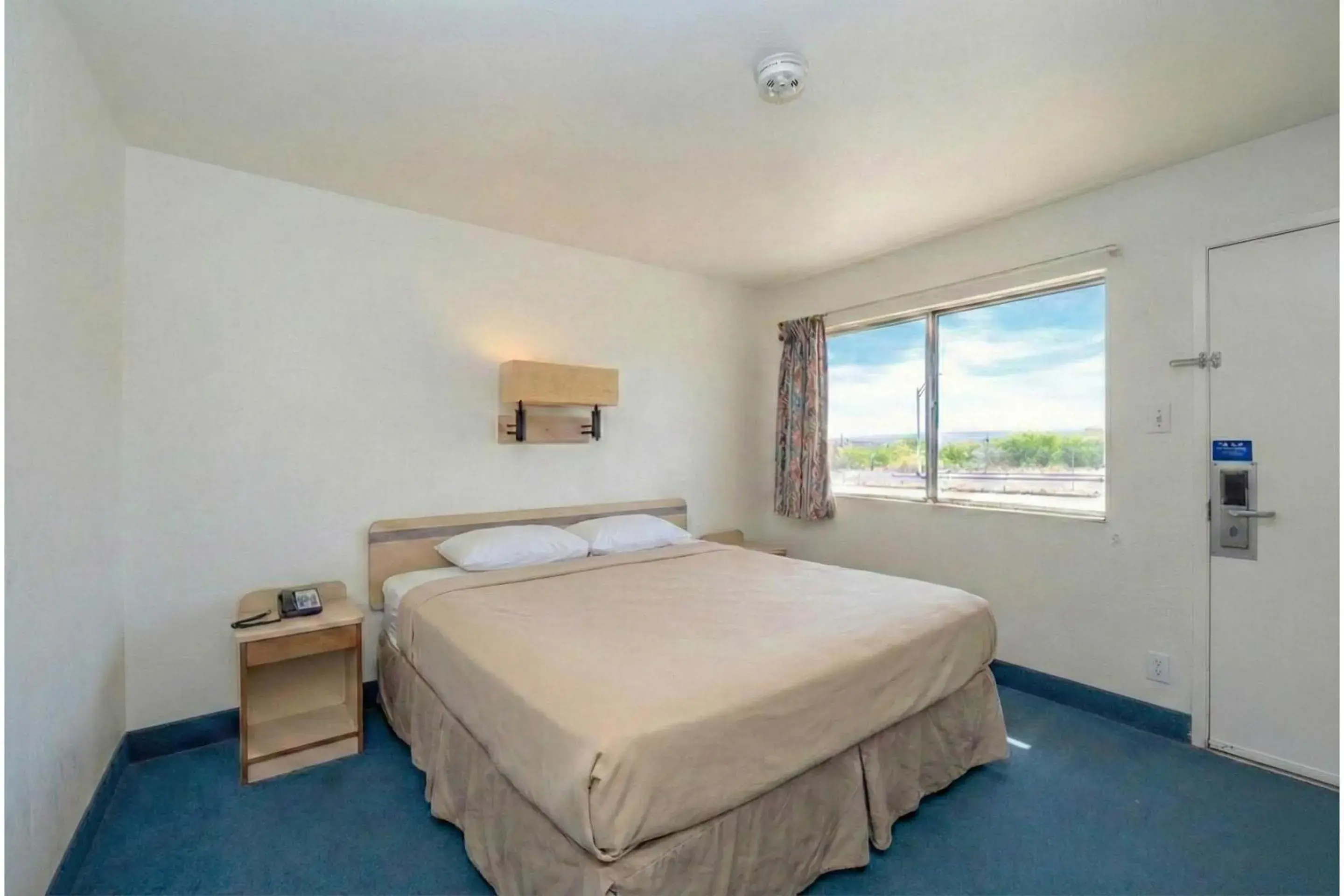 King Bed Non-Smoking in Gazelle Stay by Hotel O Socorro King Bed Non-Smoking in Gazelle Stay by Hotel O Socorro