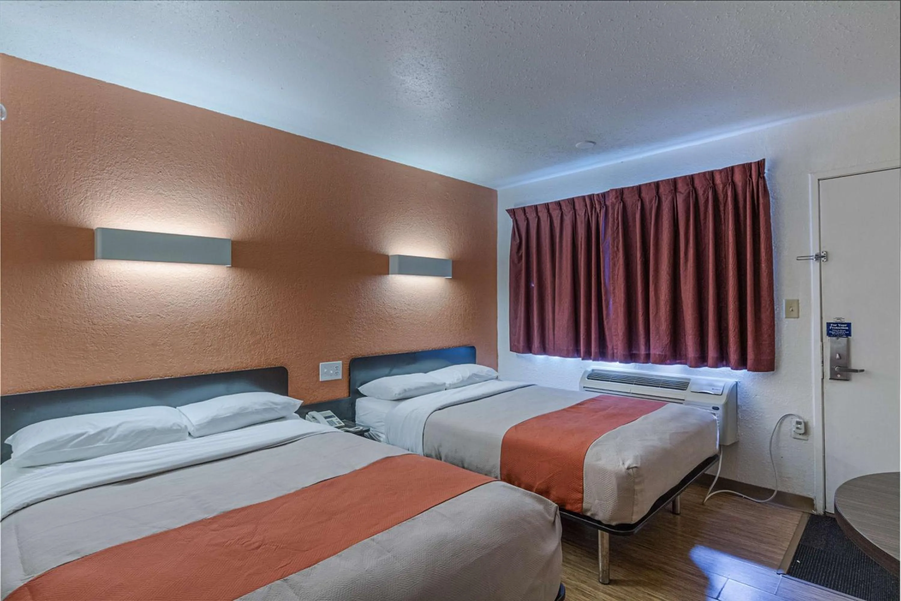 Bedroom, Bed in Motel 6-Oshkosh, WI