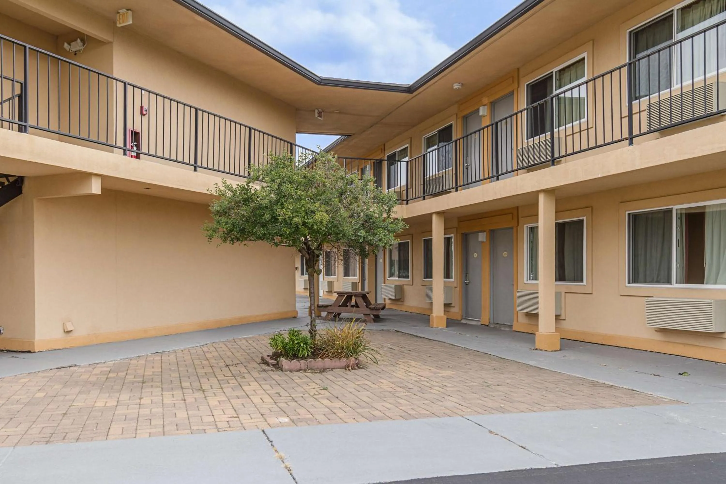 Property building in Motel 6-Oshkosh, WI