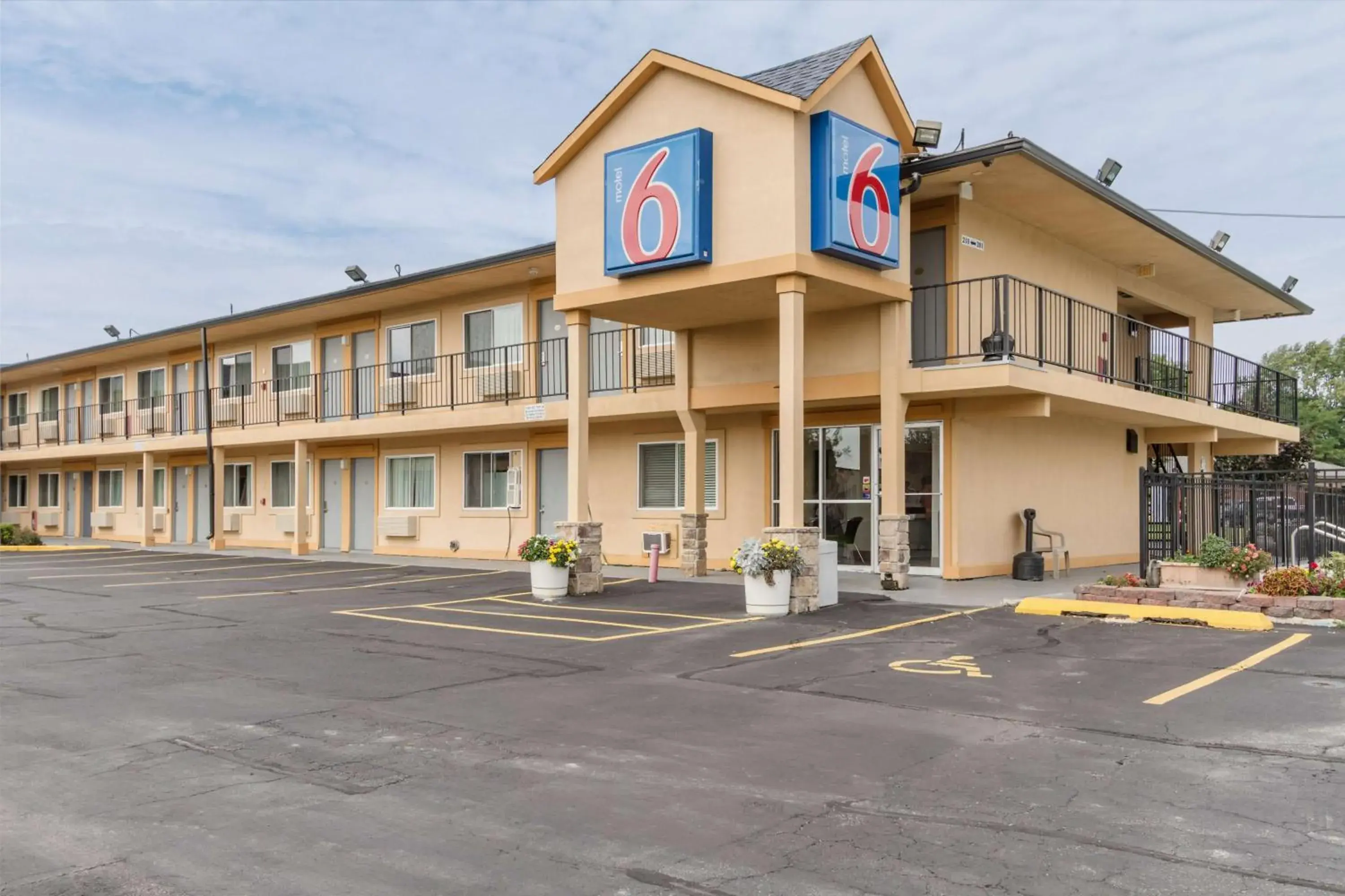 Property building in Motel 6-Oshkosh, WI Property building in Motel 6-Oshkosh, WI