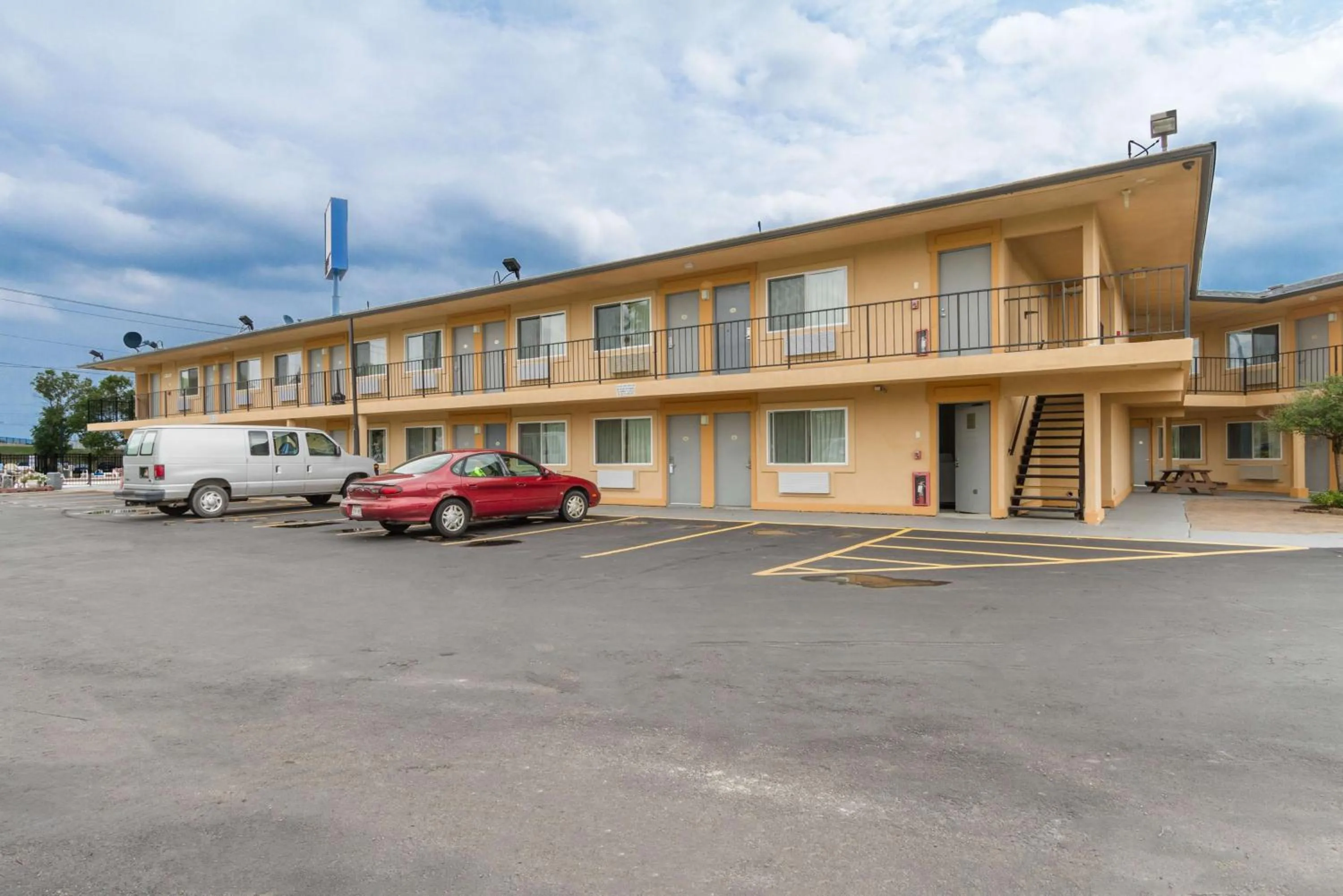 Property building in Motel 6-Oshkosh, WI