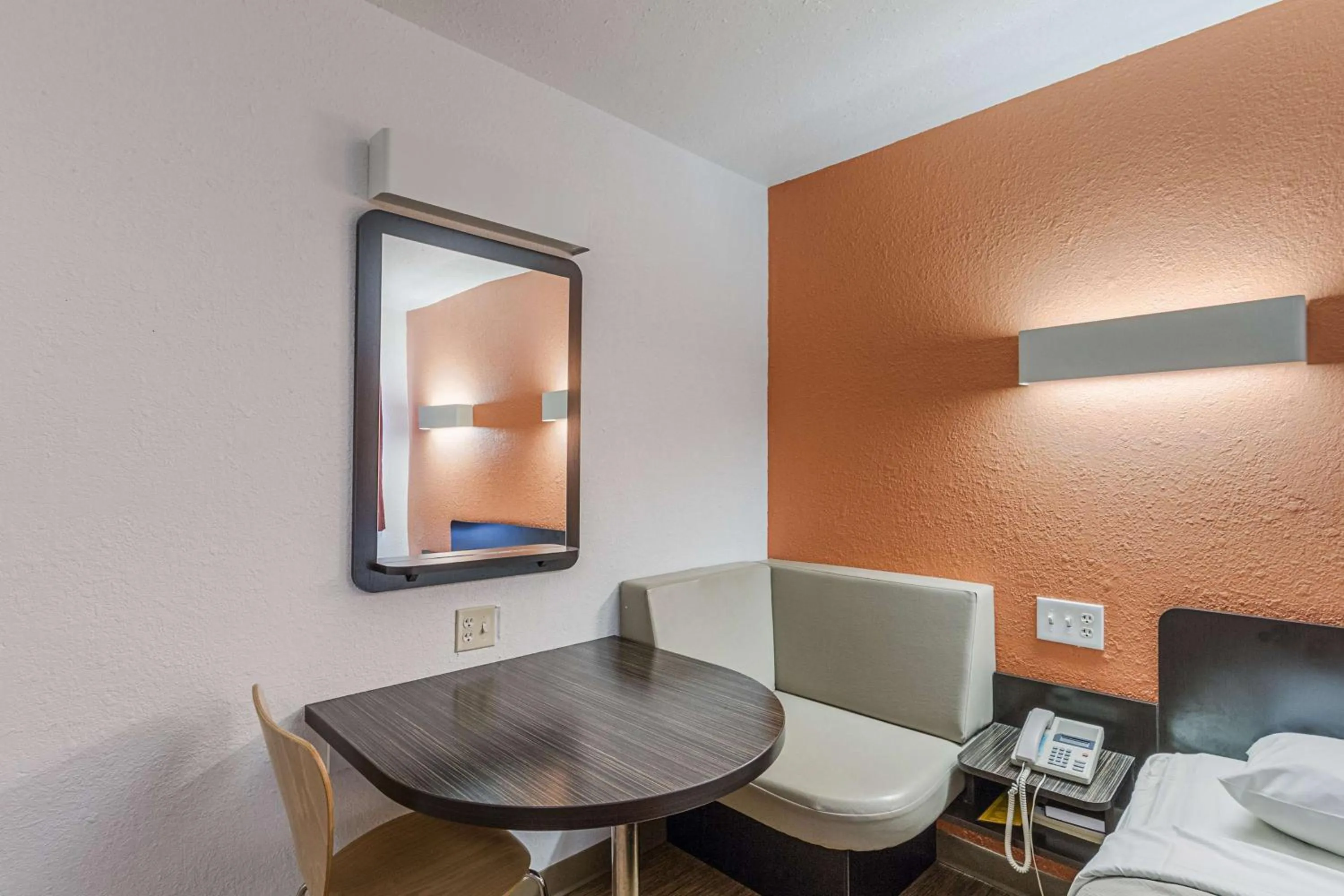 Seating area, Bed in Motel 6-Oshkosh, WI