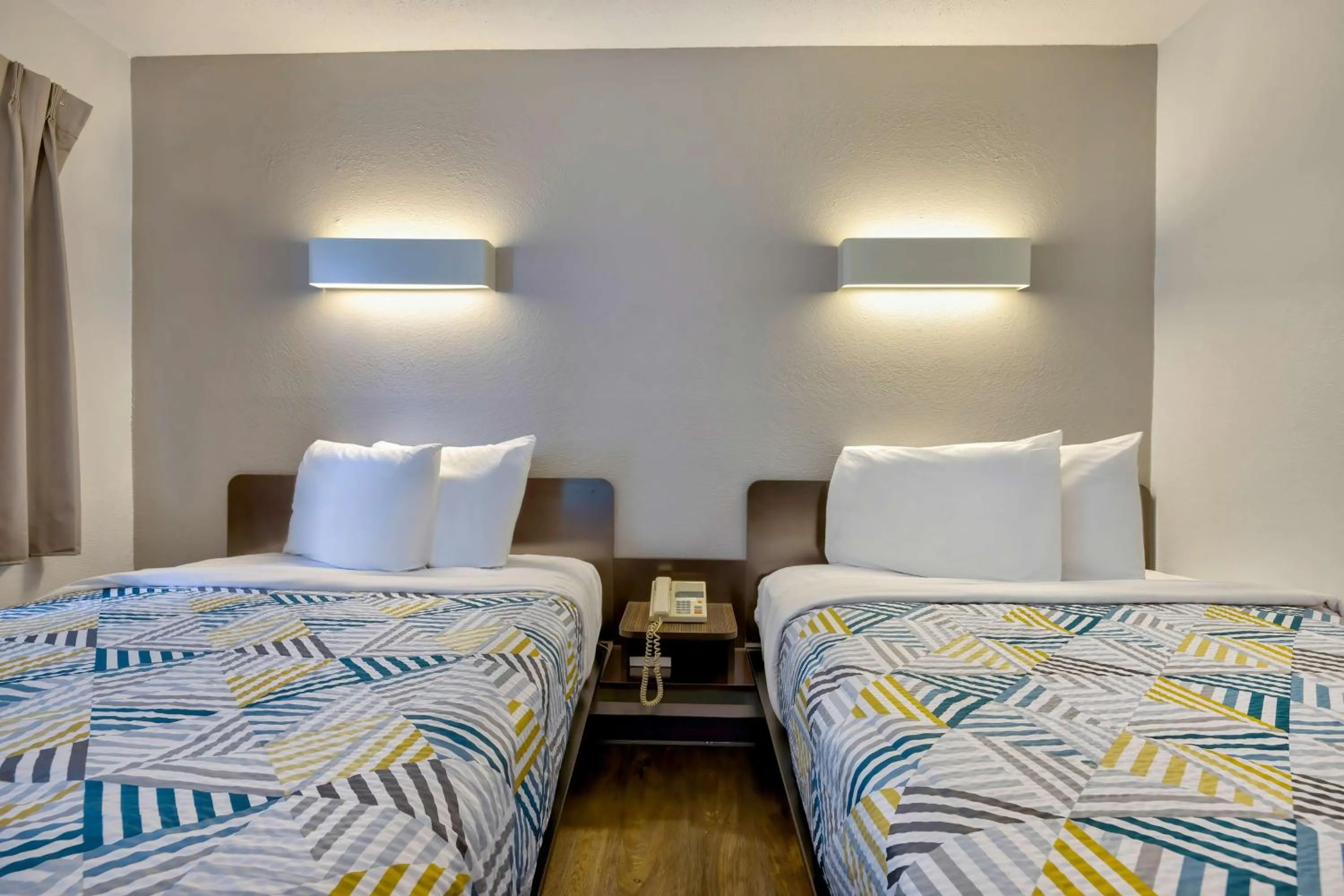 Bedroom, Bed in Motel 6-Oshkosh, WI