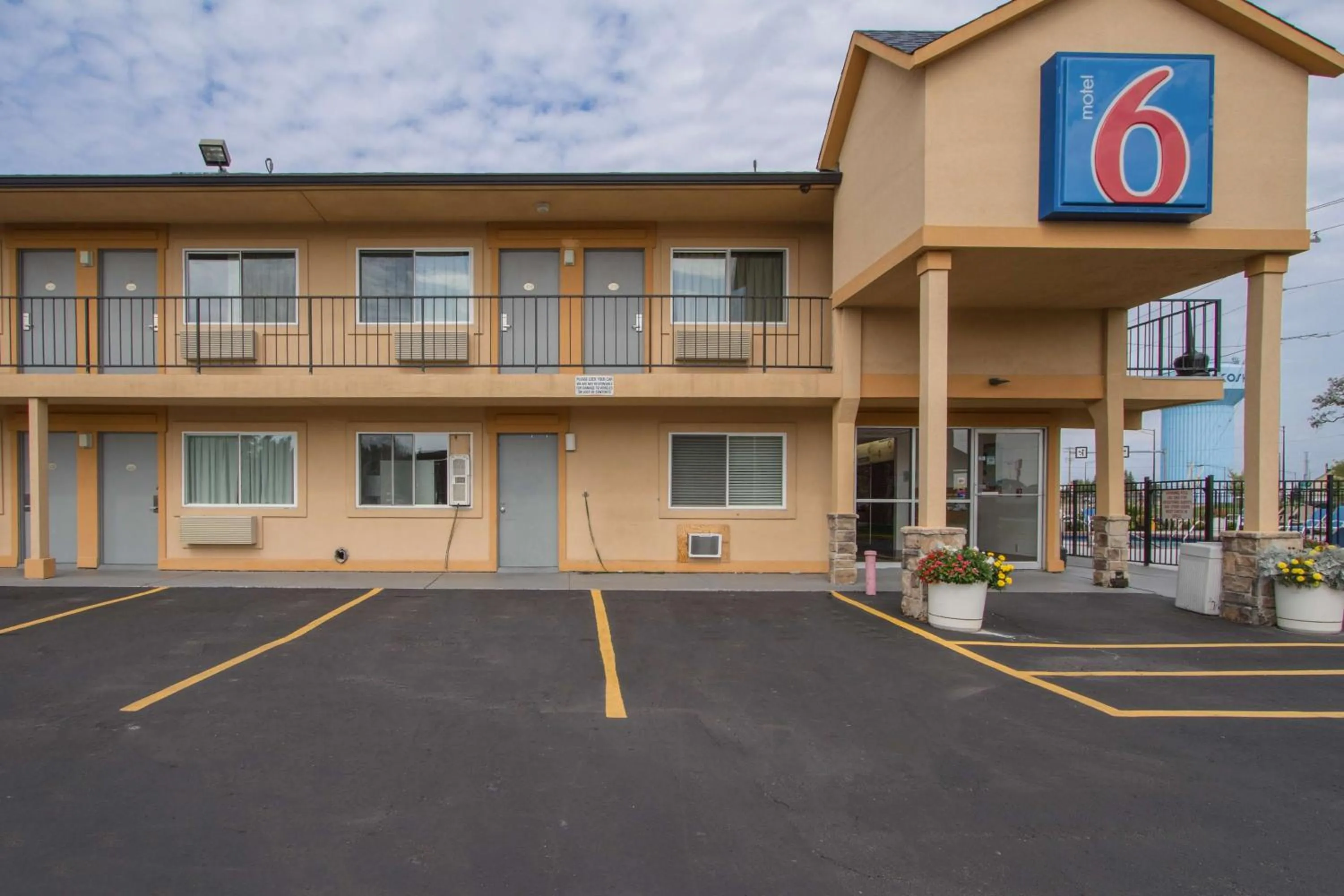 Property building in Motel 6-Oshkosh, WI