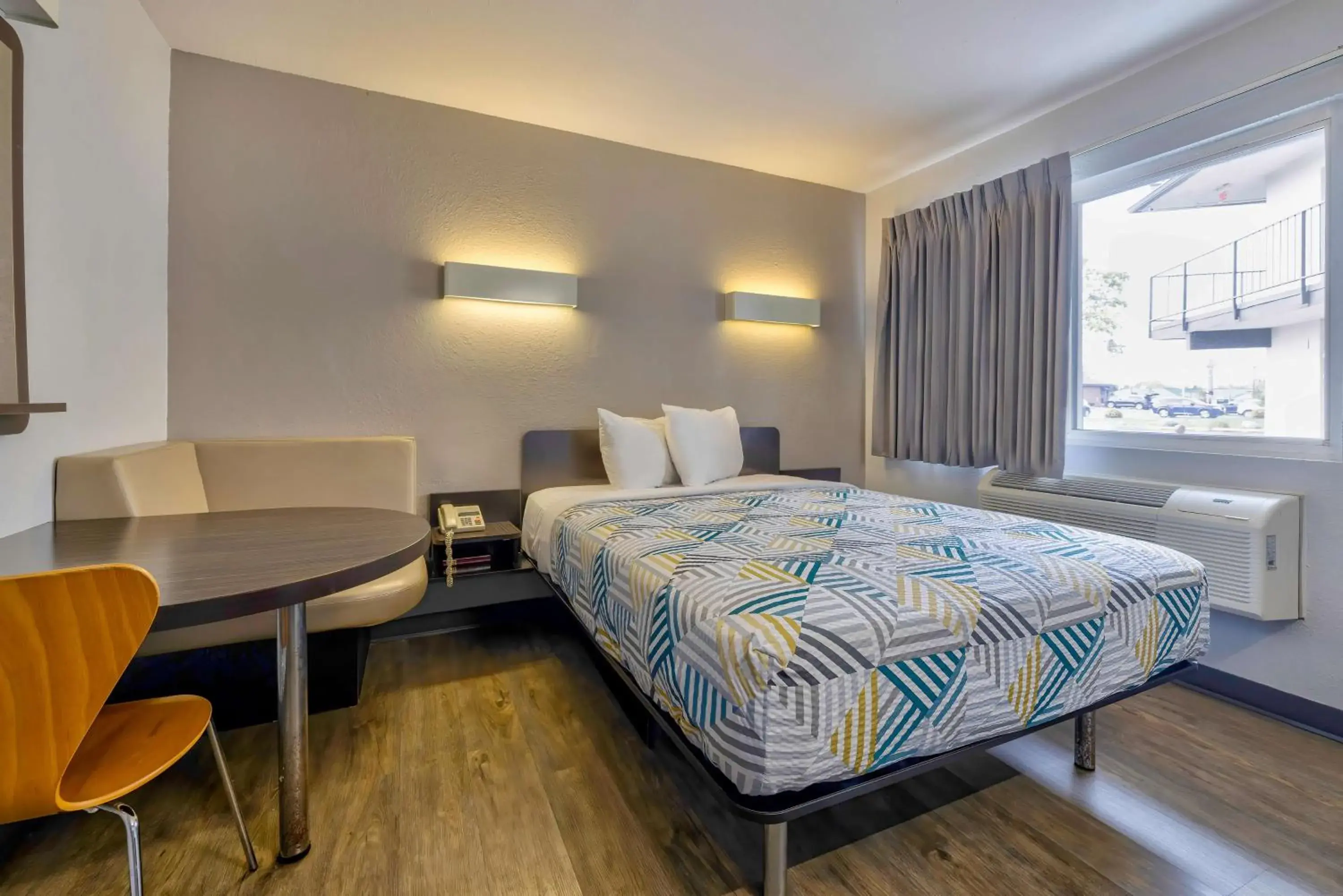 Bedroom, Bed in Motel 6-Oshkosh, WI Bedroom, Bed in Motel 6-Oshkosh, WI