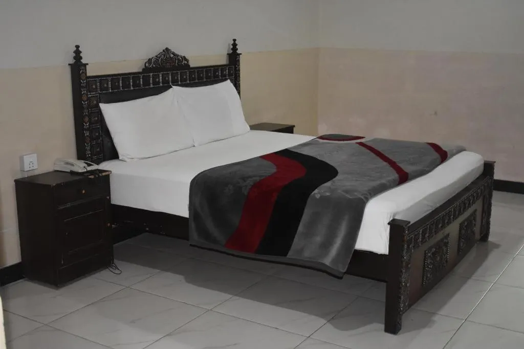 Bed in Hotel Khursheed Palace