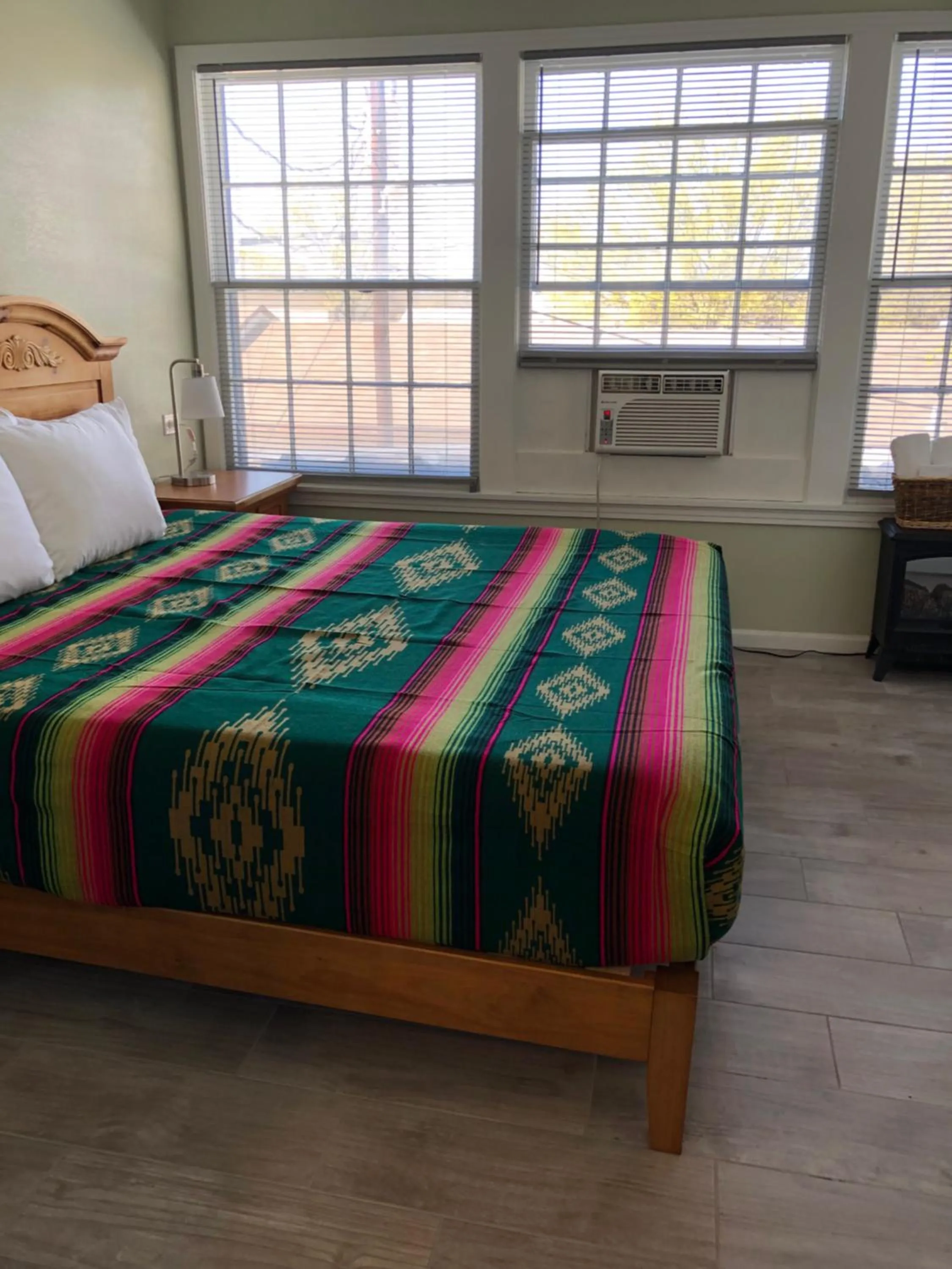 Bed in Sunset Inn and Suites