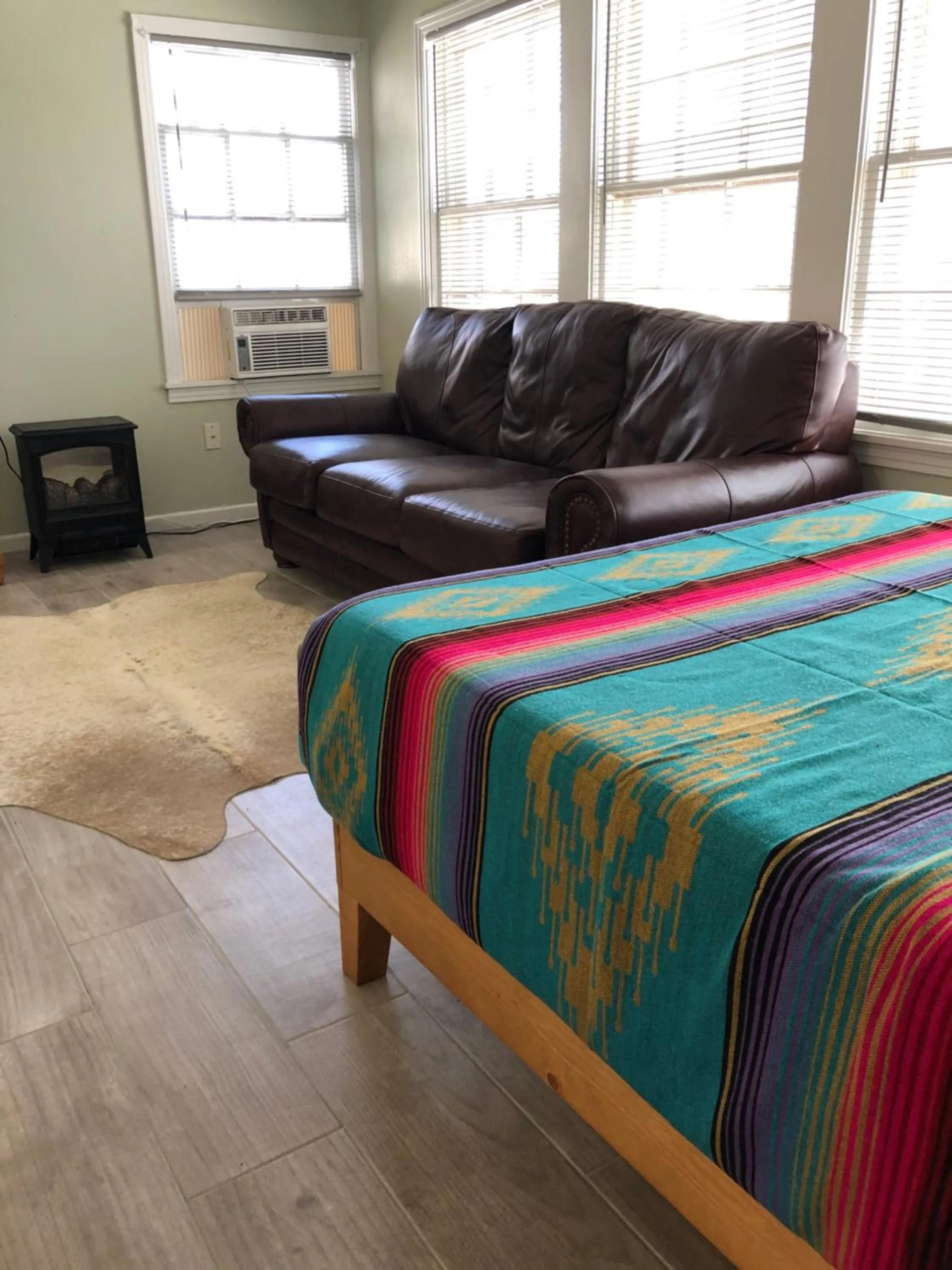 Bed in Sunset Inn and Suites