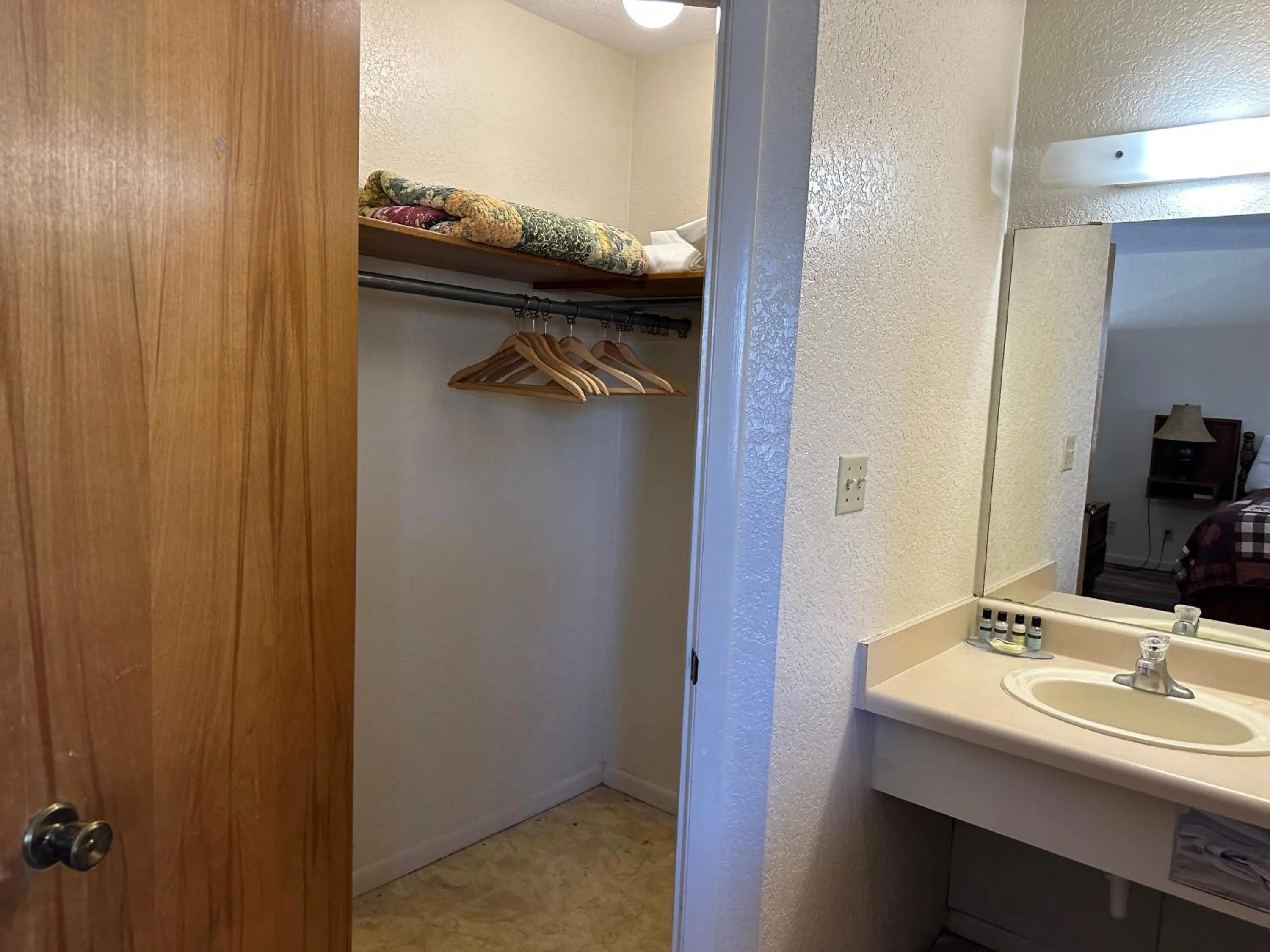 Sunset Inn and Suites