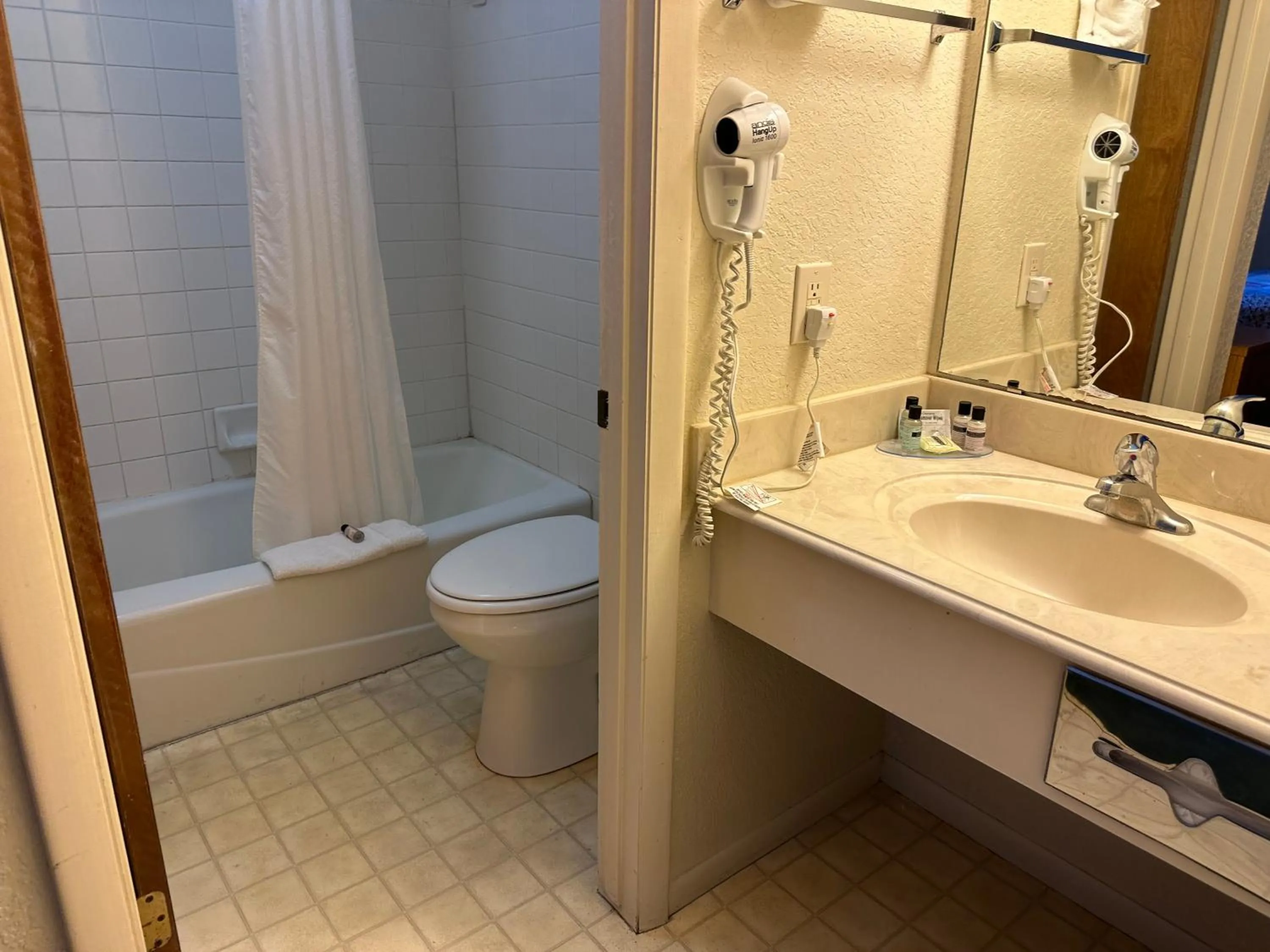 Sunset Inn and Suites