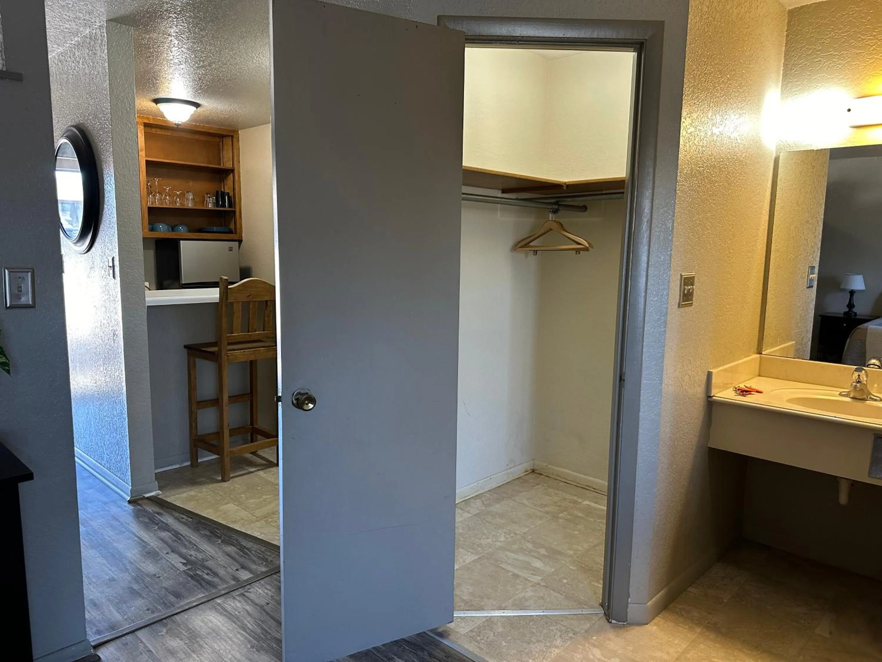 Sunset Inn and Suites