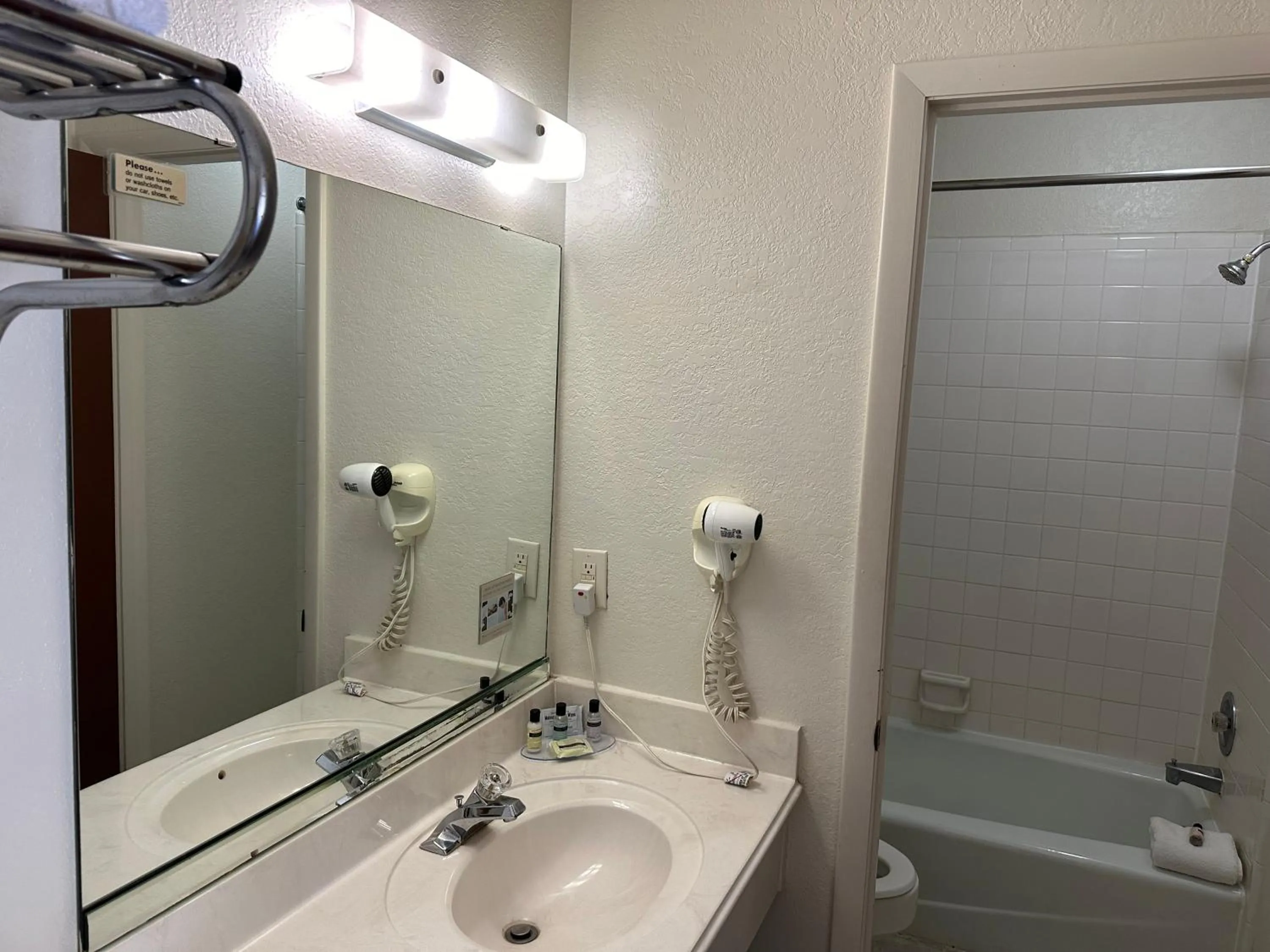 Sunset Inn and Suites