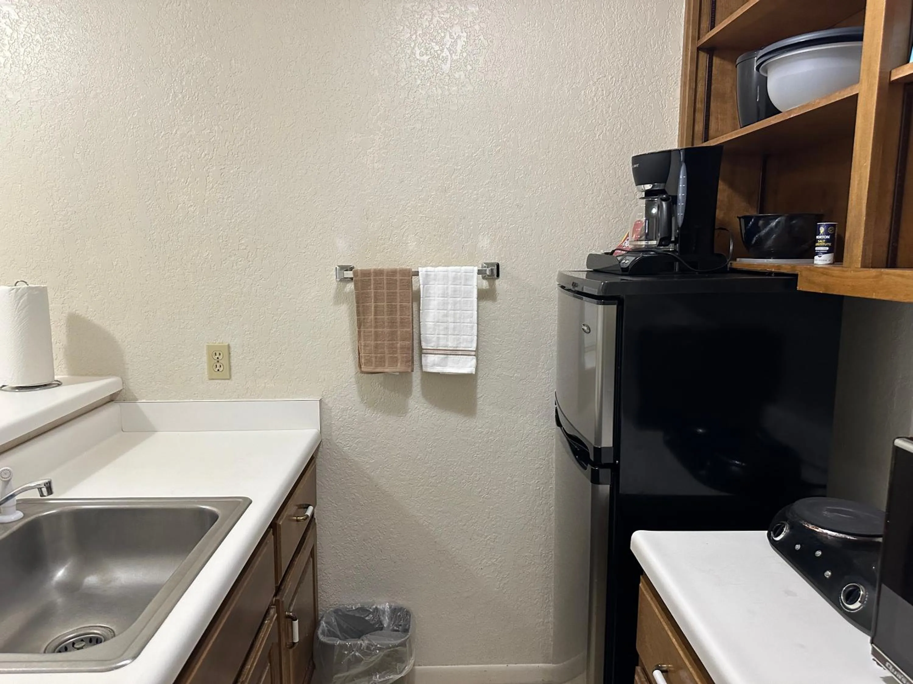 Sunset Inn and Suites