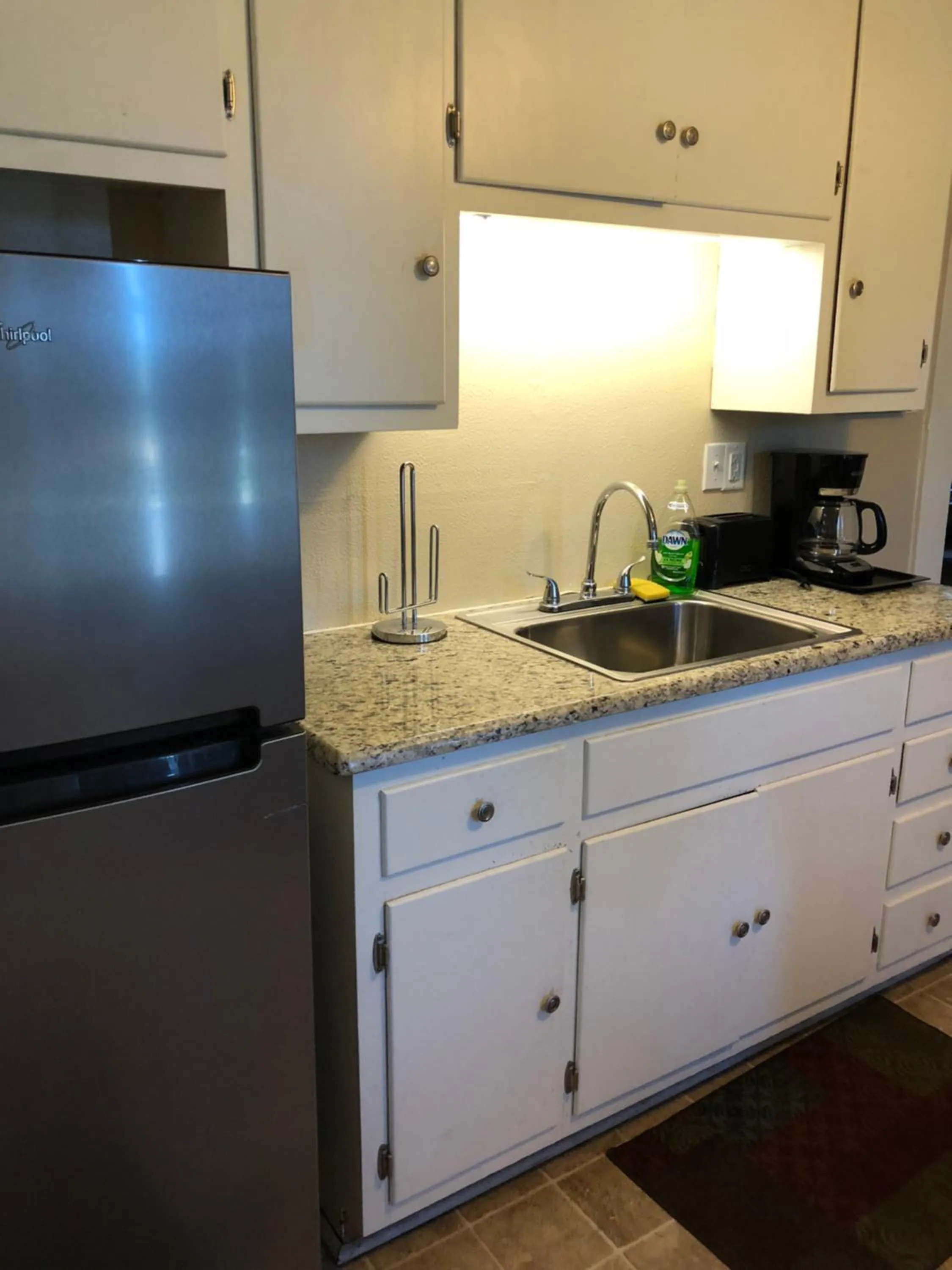 Kitchen or kitchenette in Sunset Inn and Suites