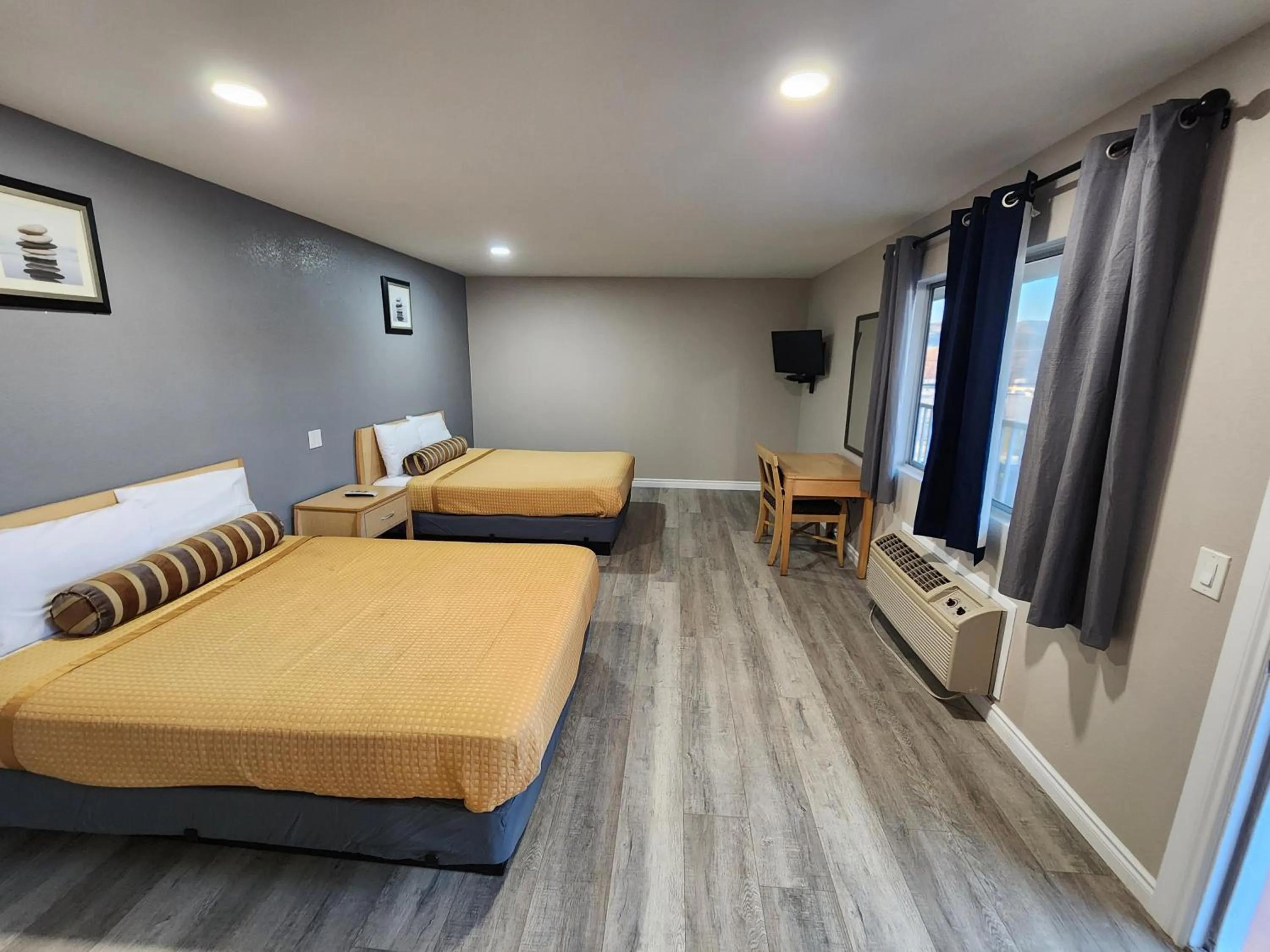 Bed in Star Inn On Route 66, Barstow