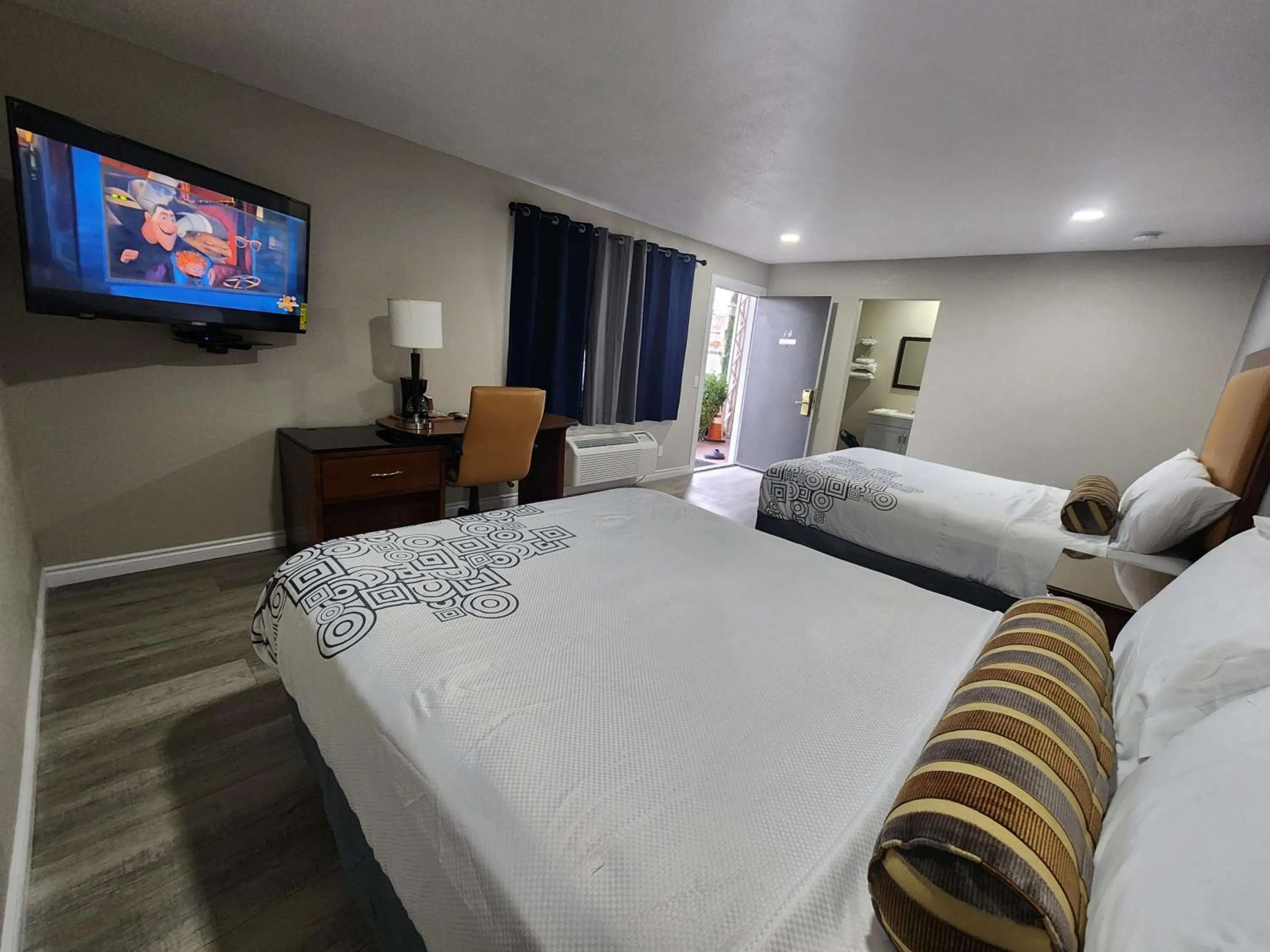 Bed in Star Inn On Route 66, Barstow